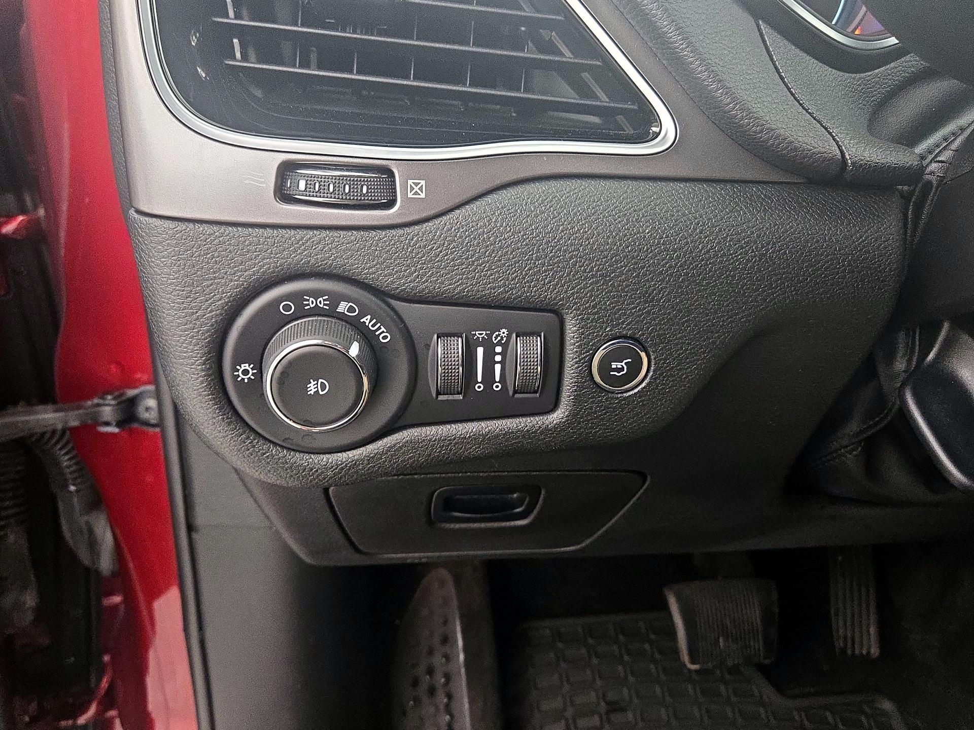 Thumbnail: 2019 Jeep Cherokee - 13
