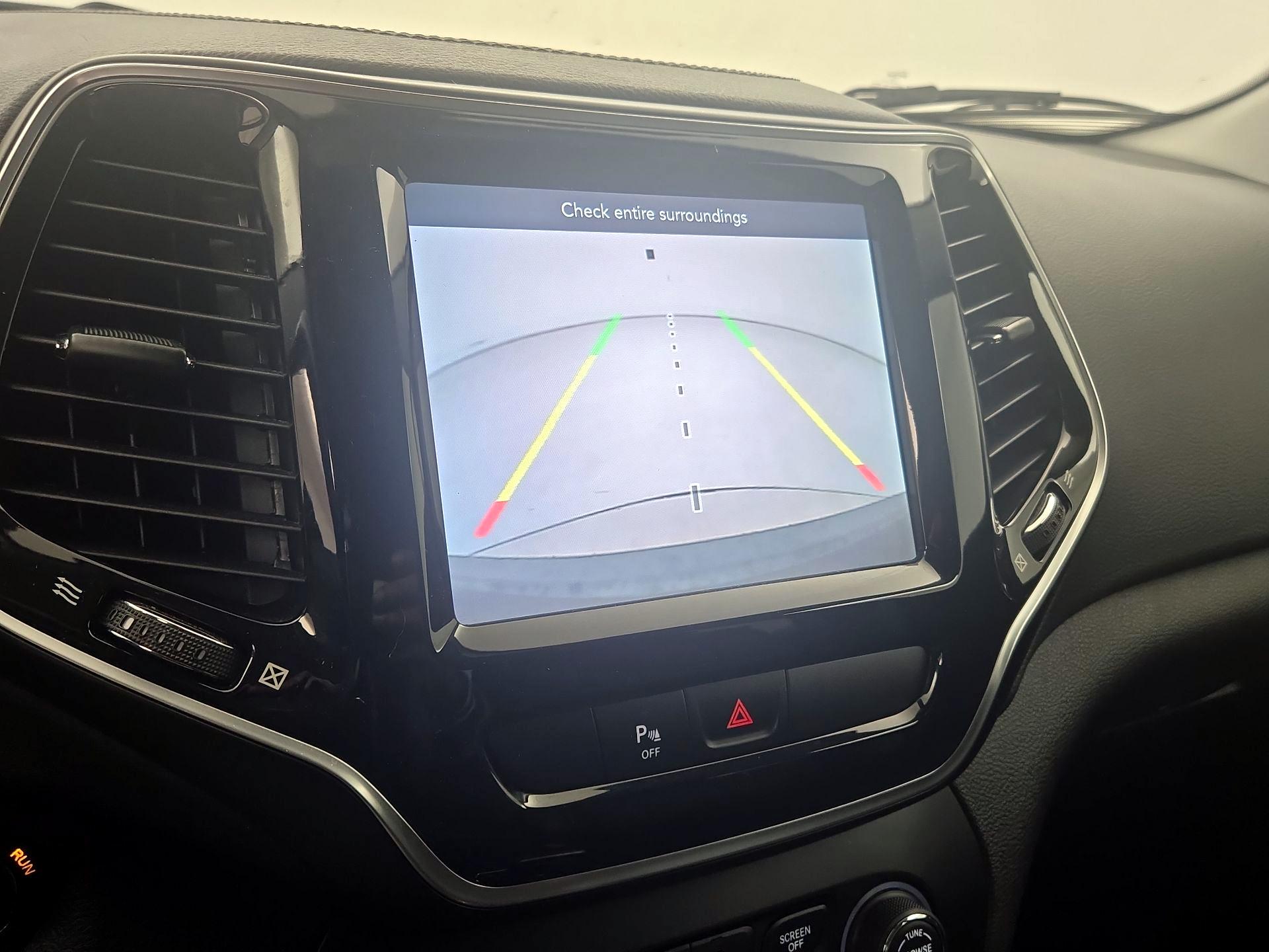 Thumbnail: 2019 Jeep Cherokee - 14