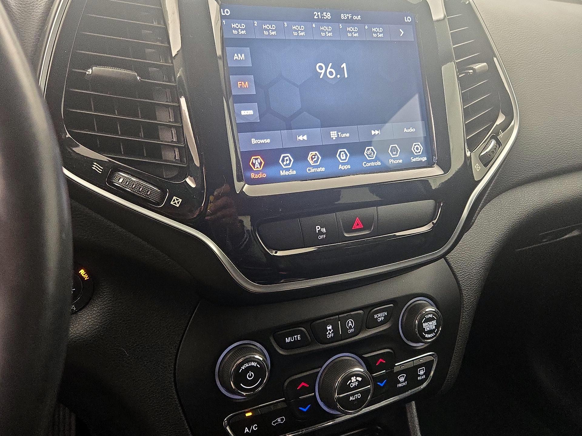 Thumbnail: 2019 Jeep Cherokee - 15