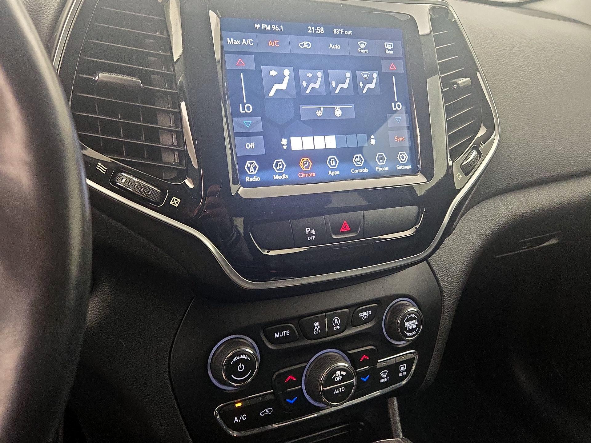 Thumbnail: 2019 Jeep Cherokee - 16
