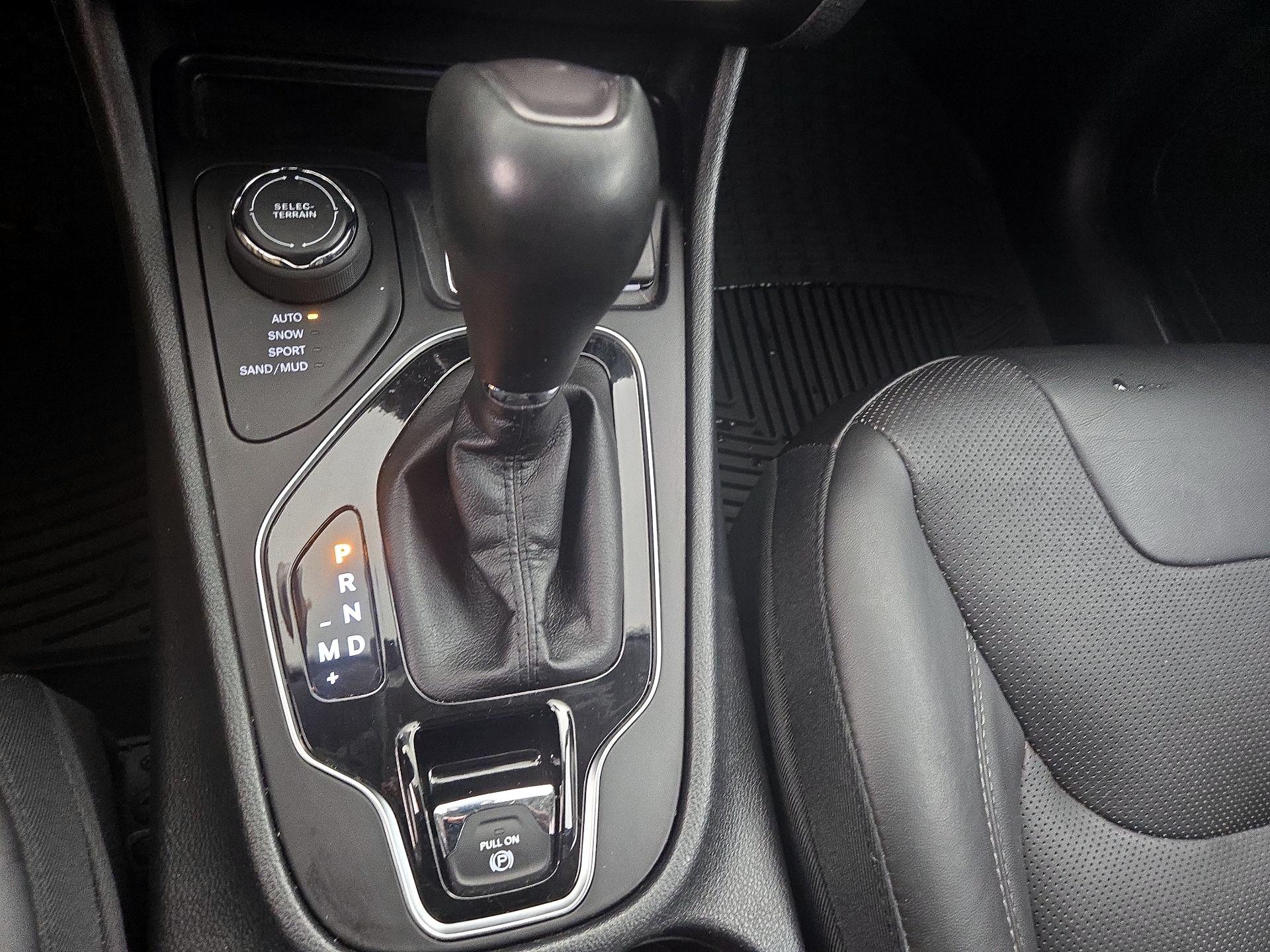 Thumbnail: 2019 Jeep Cherokee - 17