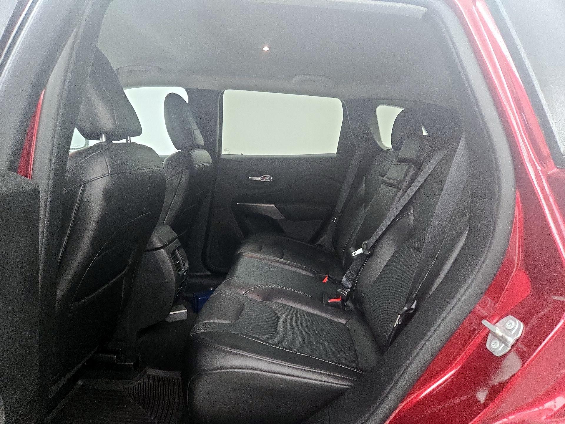 Thumbnail: 2019 Jeep Cherokee - 19