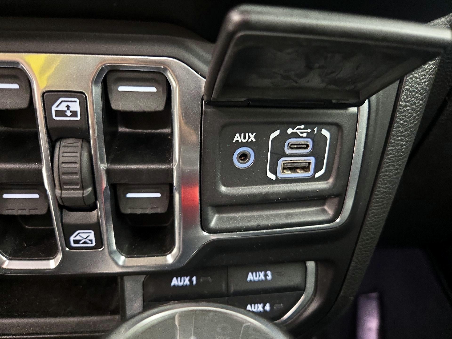 Thumbnail: 2021 Jeep Wrangler - 18
