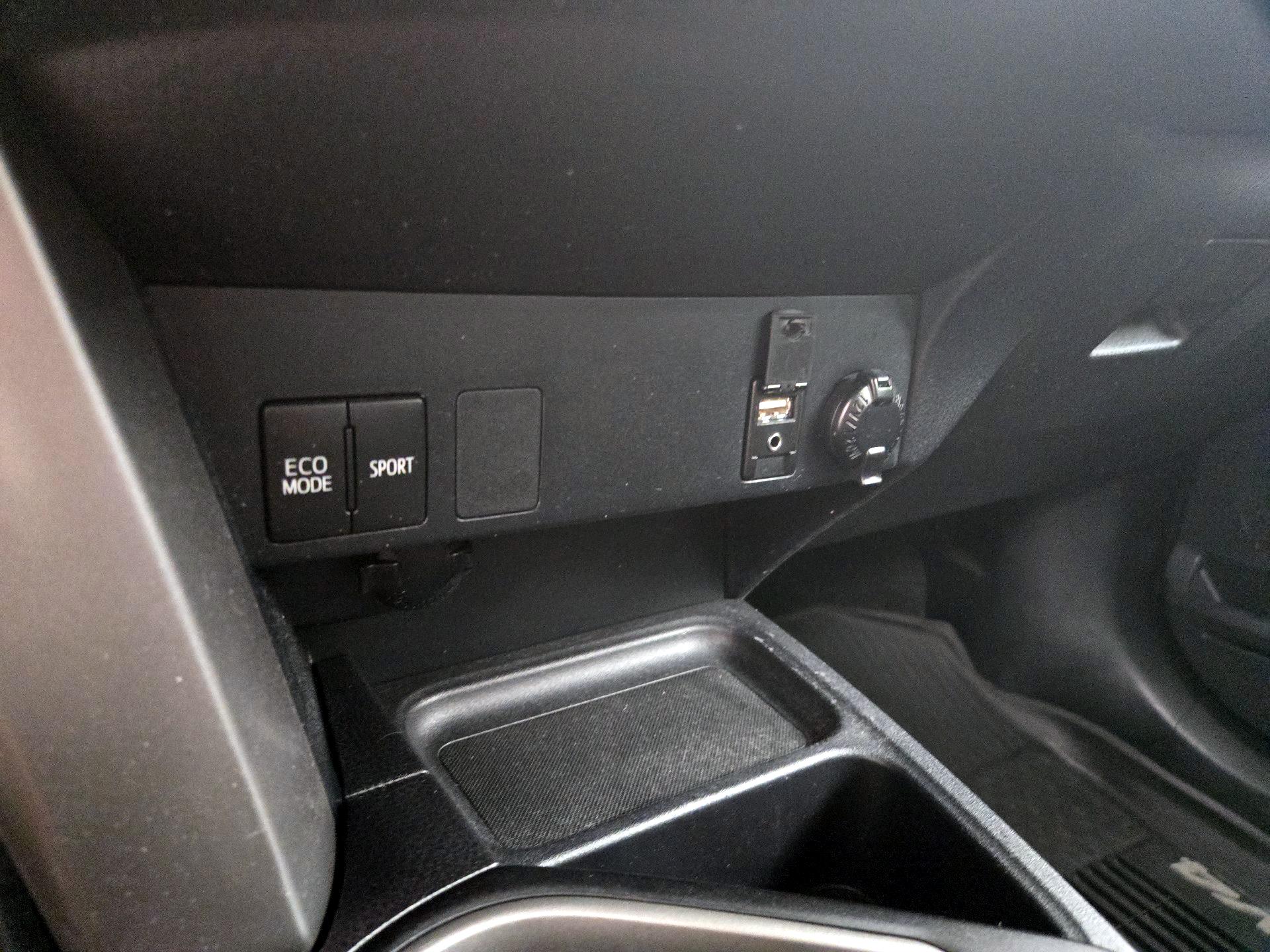 Thumbnail: 2017 Toyota RAV4 - 18