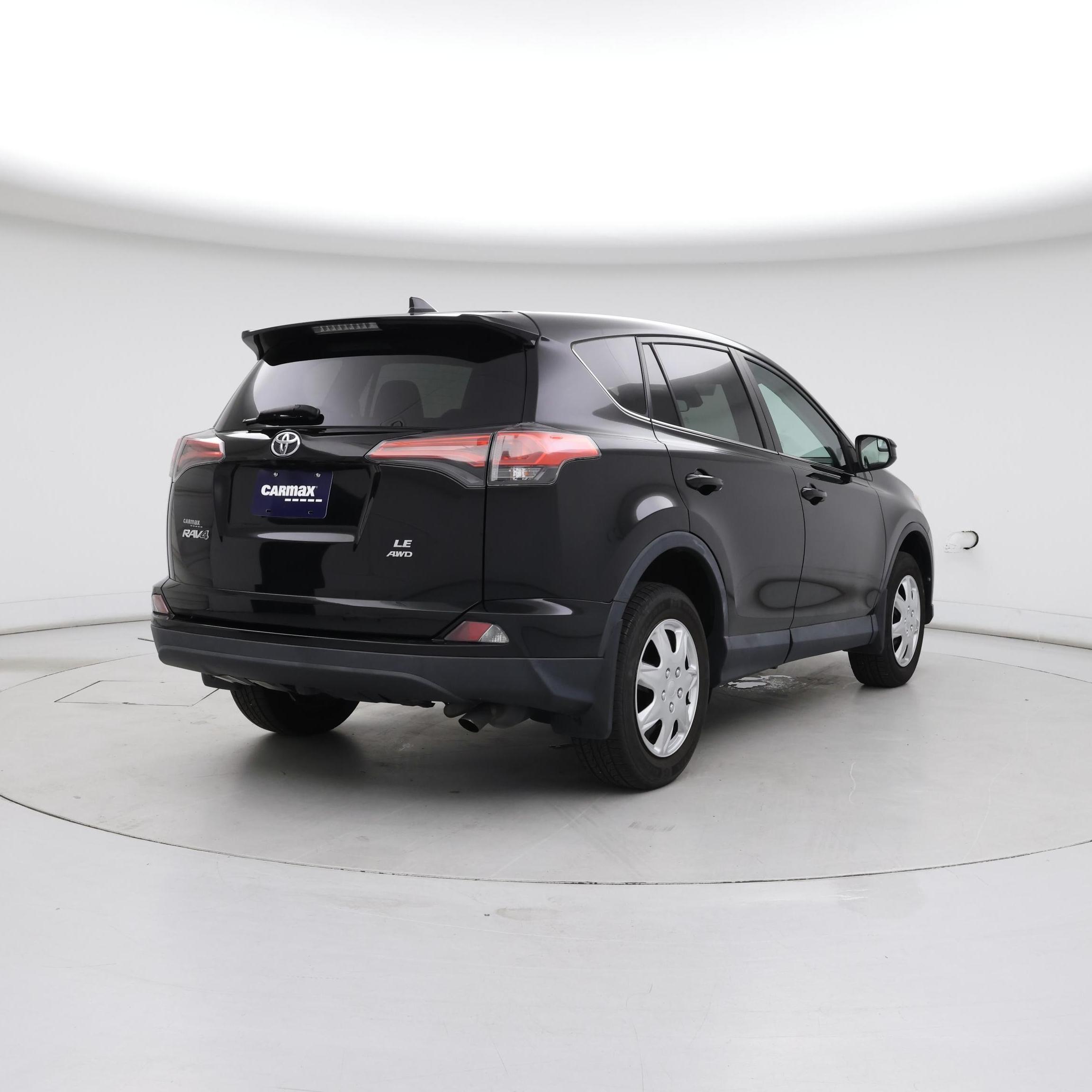 Thumbnail: 2017 Toyota RAV4 - 8
