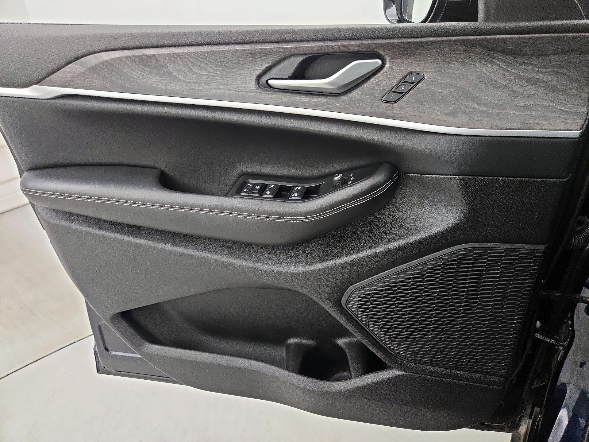 Thumbnail: 2024 Jeep Grand Cherokee L - 12