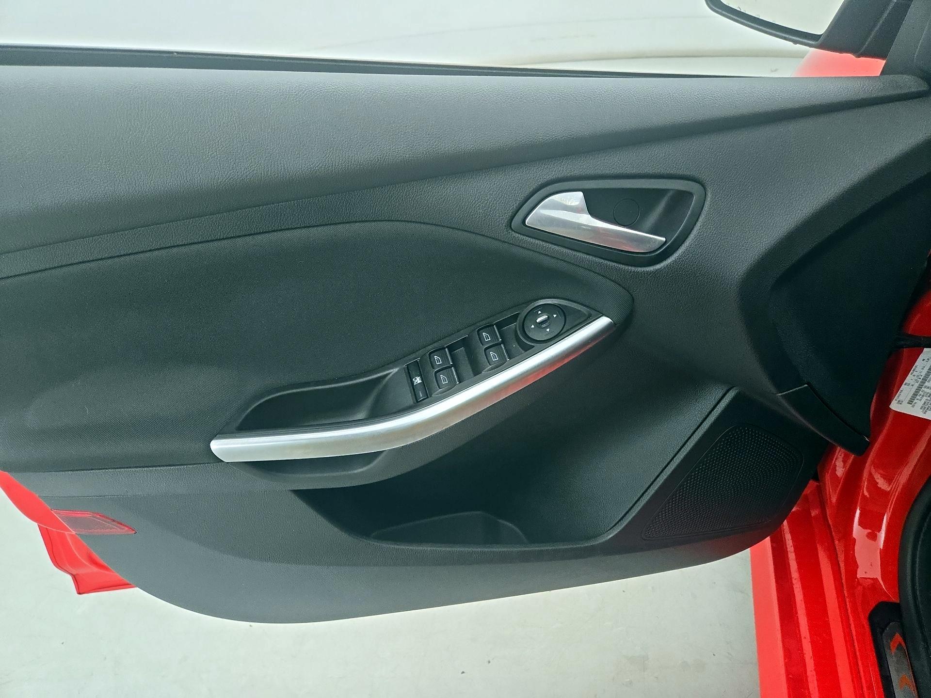 Thumbnail: 2014 Ford Focus - 12