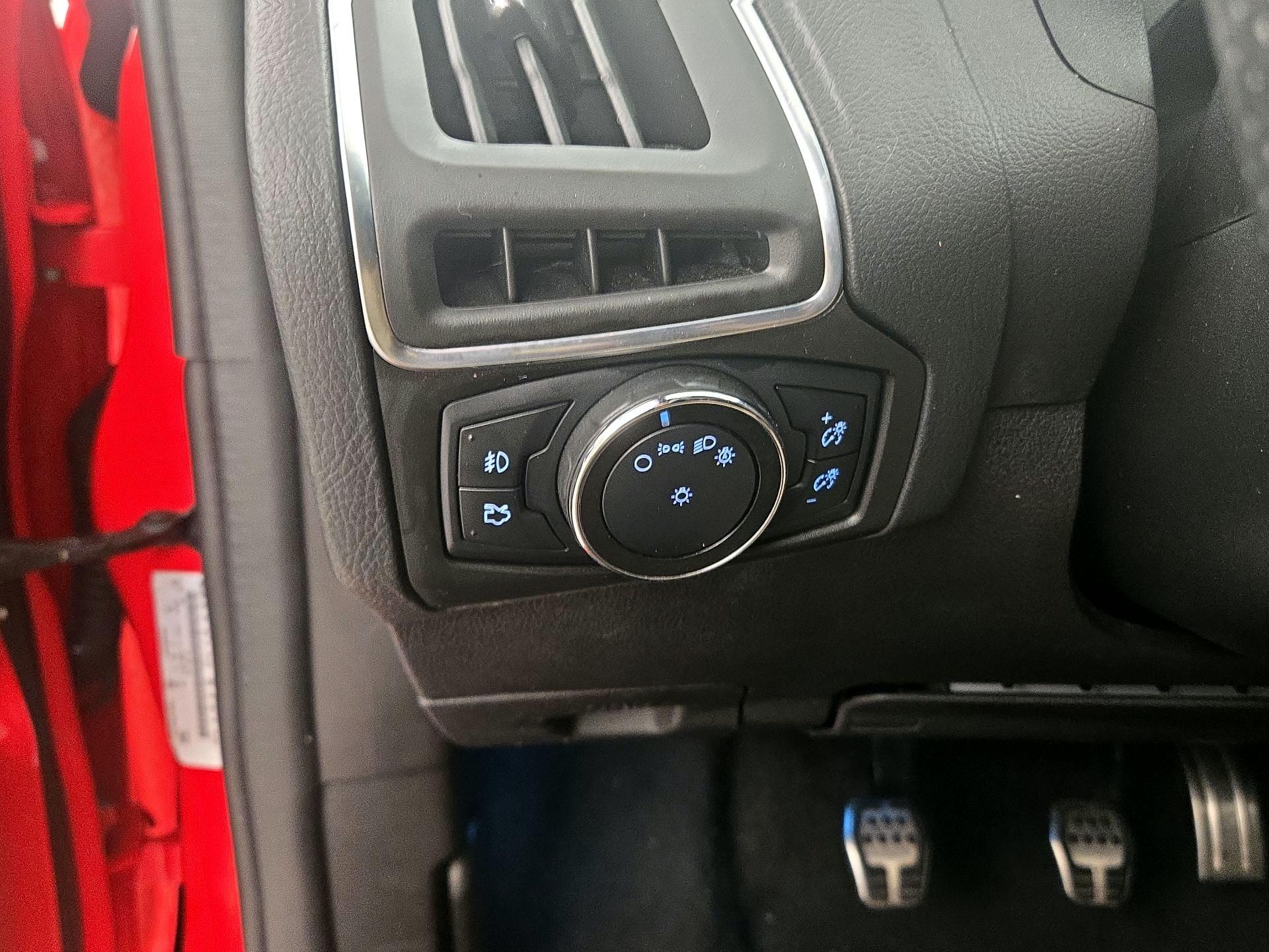Thumbnail: 2014 Ford Focus - 13