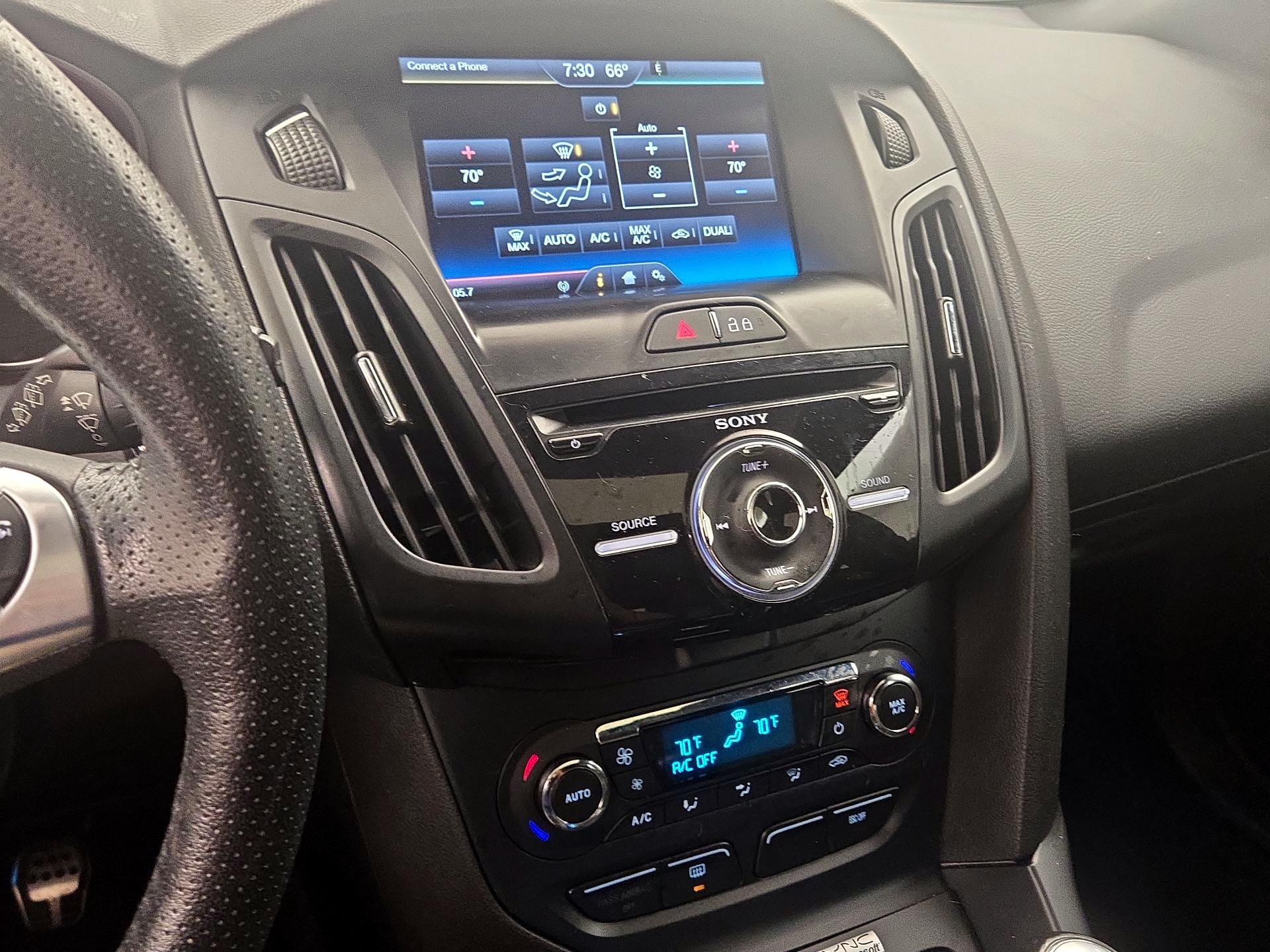 Thumbnail: 2014 Ford Focus - 16