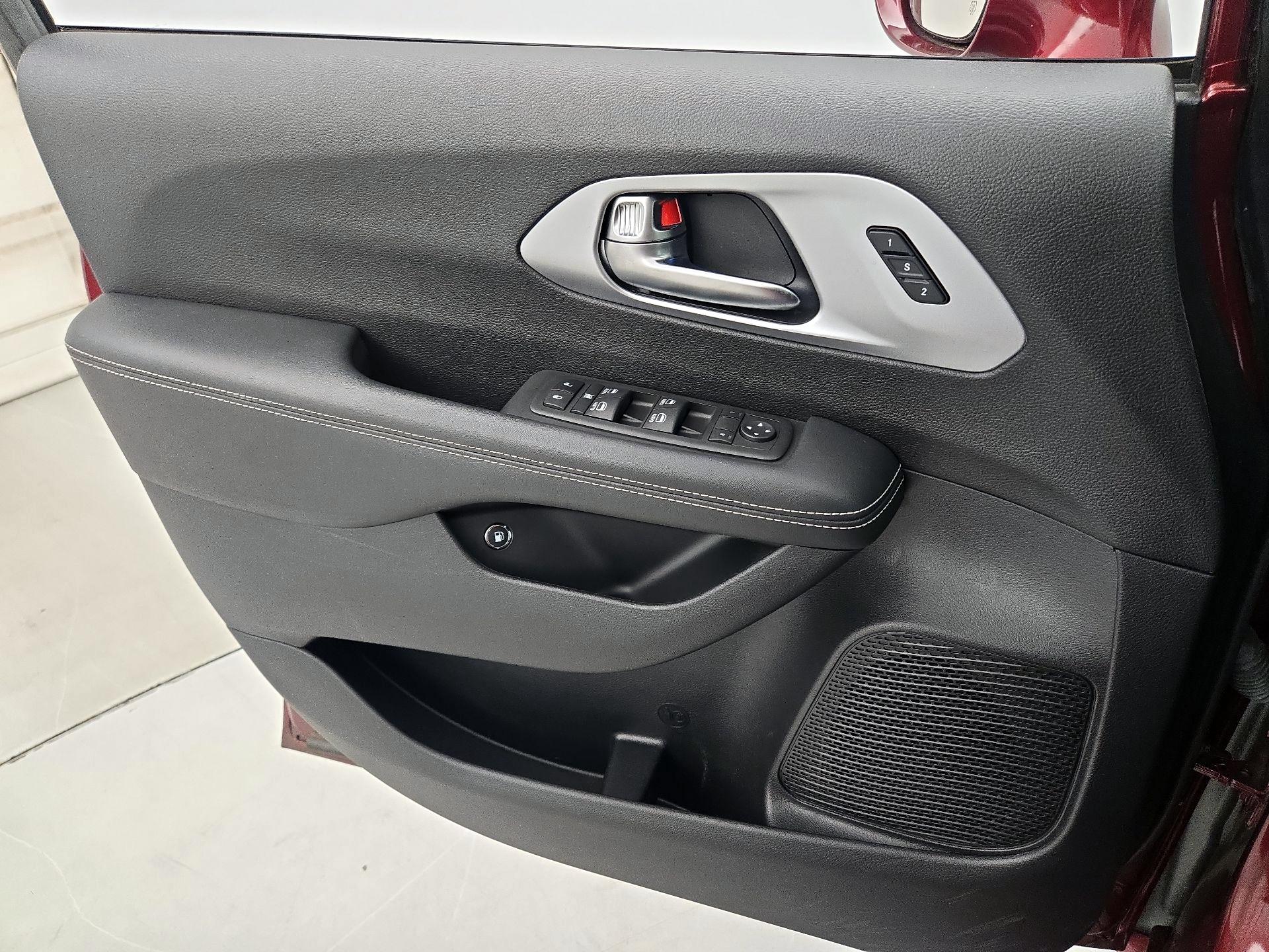 Thumbnail: 2022 Chrysler Pacifica - 12