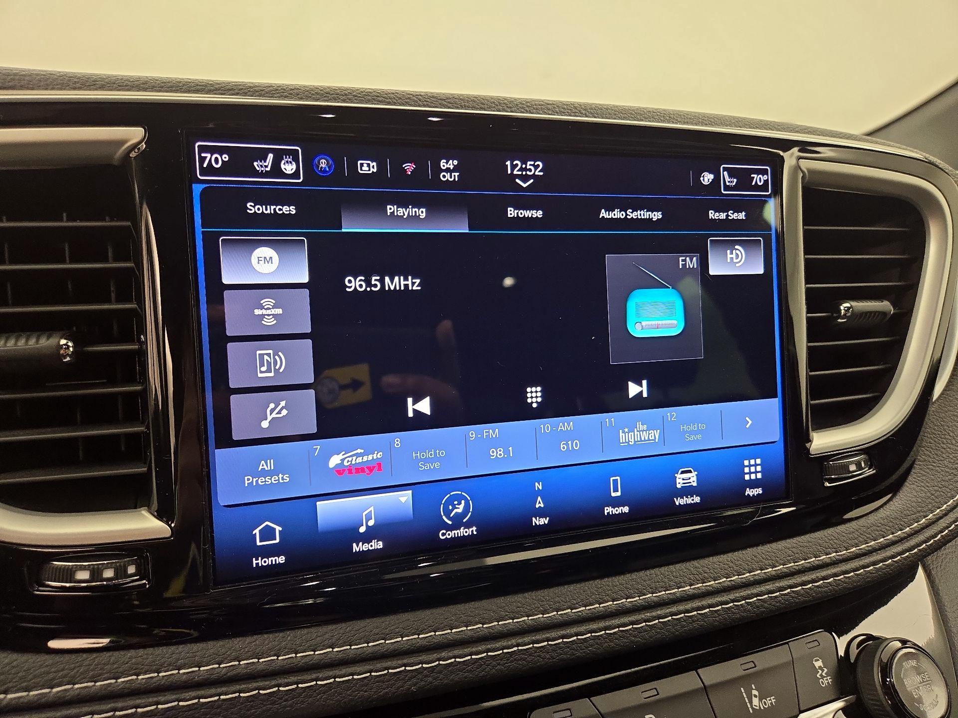 Thumbnail: 2022 Chrysler Pacifica - 16