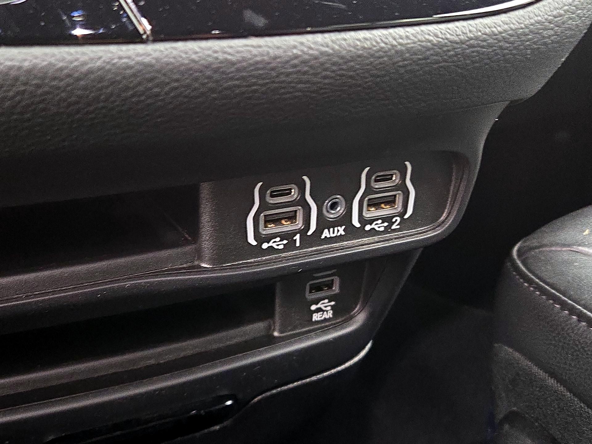Thumbnail: 2022 Chrysler Pacifica - 19