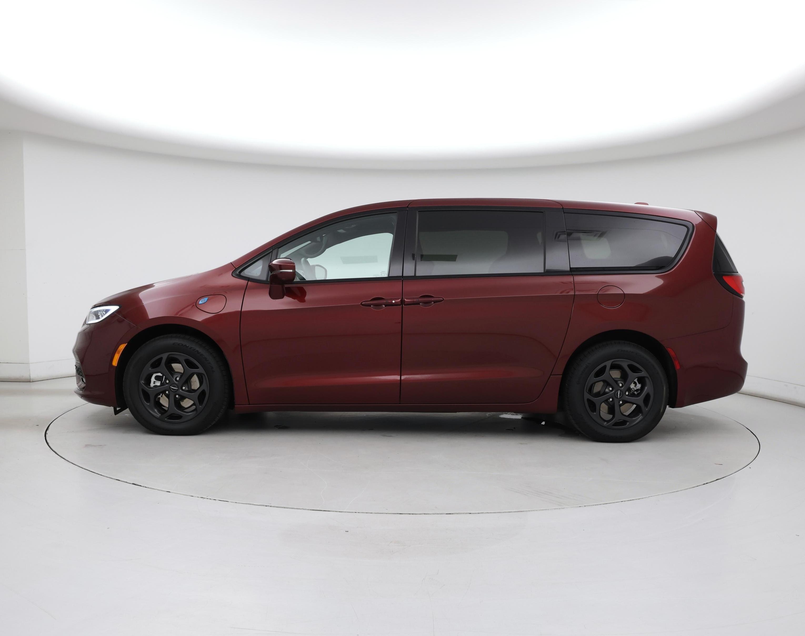 Thumbnail: 2022 Chrysler Pacifica - 3