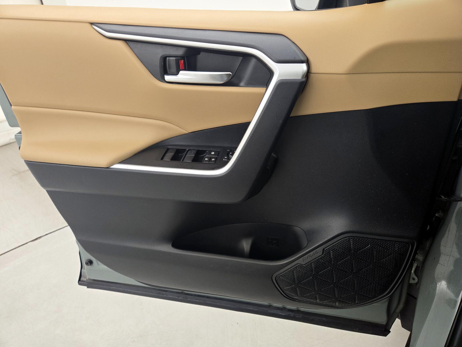 Thumbnail: 2021 Toyota RAV4 - 12