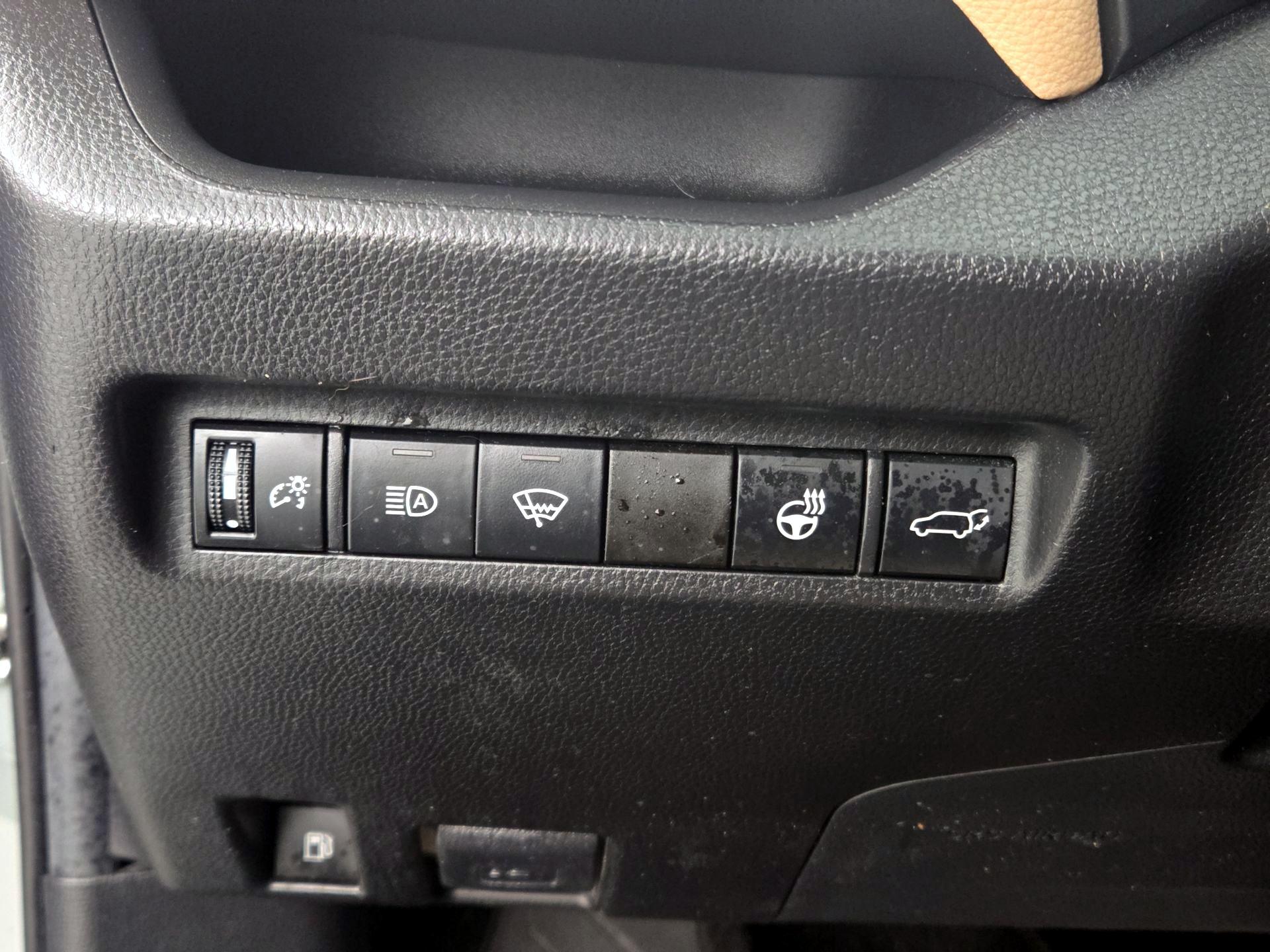 Thumbnail: 2021 Toyota RAV4 - 13