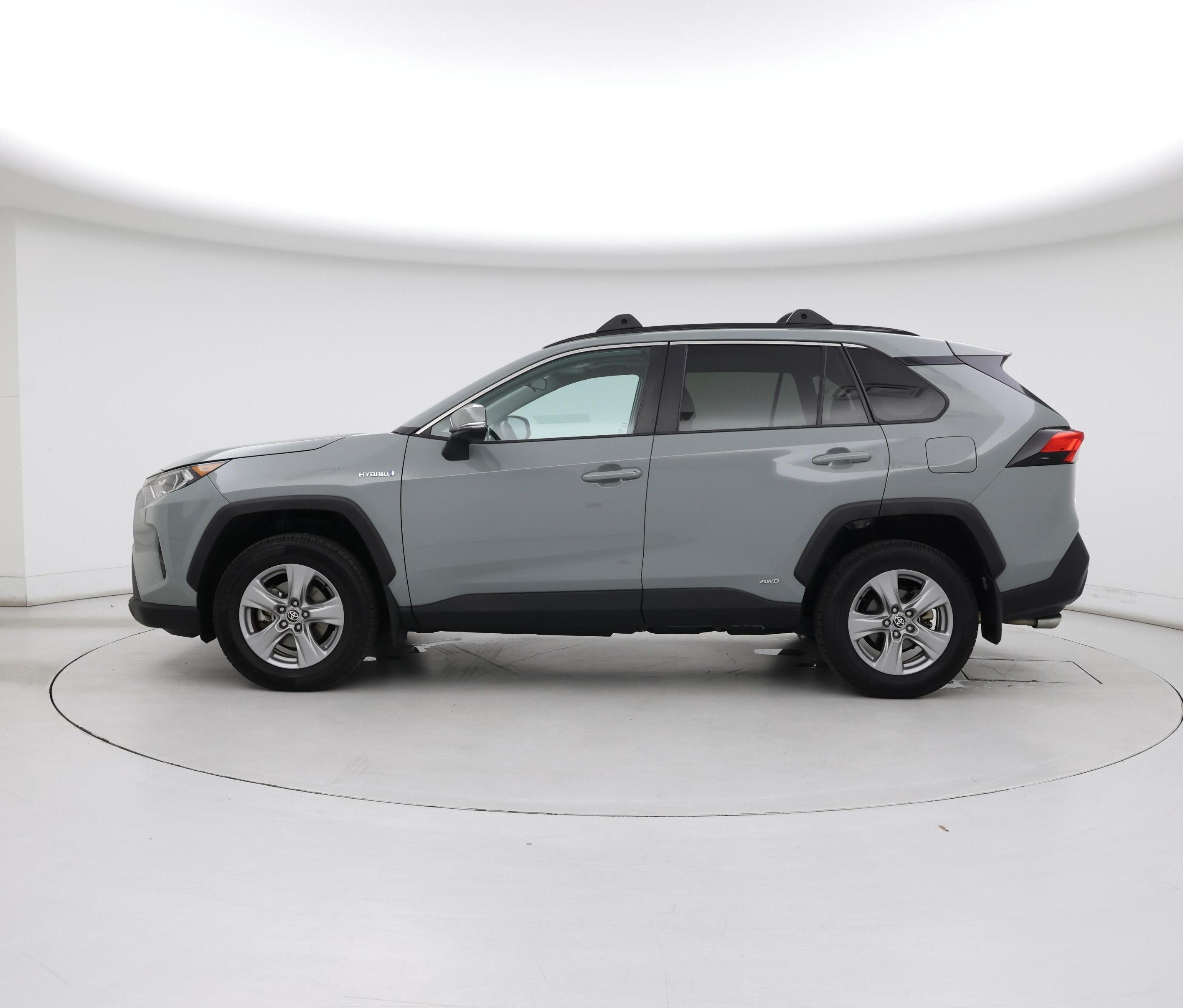Thumbnail: 2021 Toyota RAV4 - 3