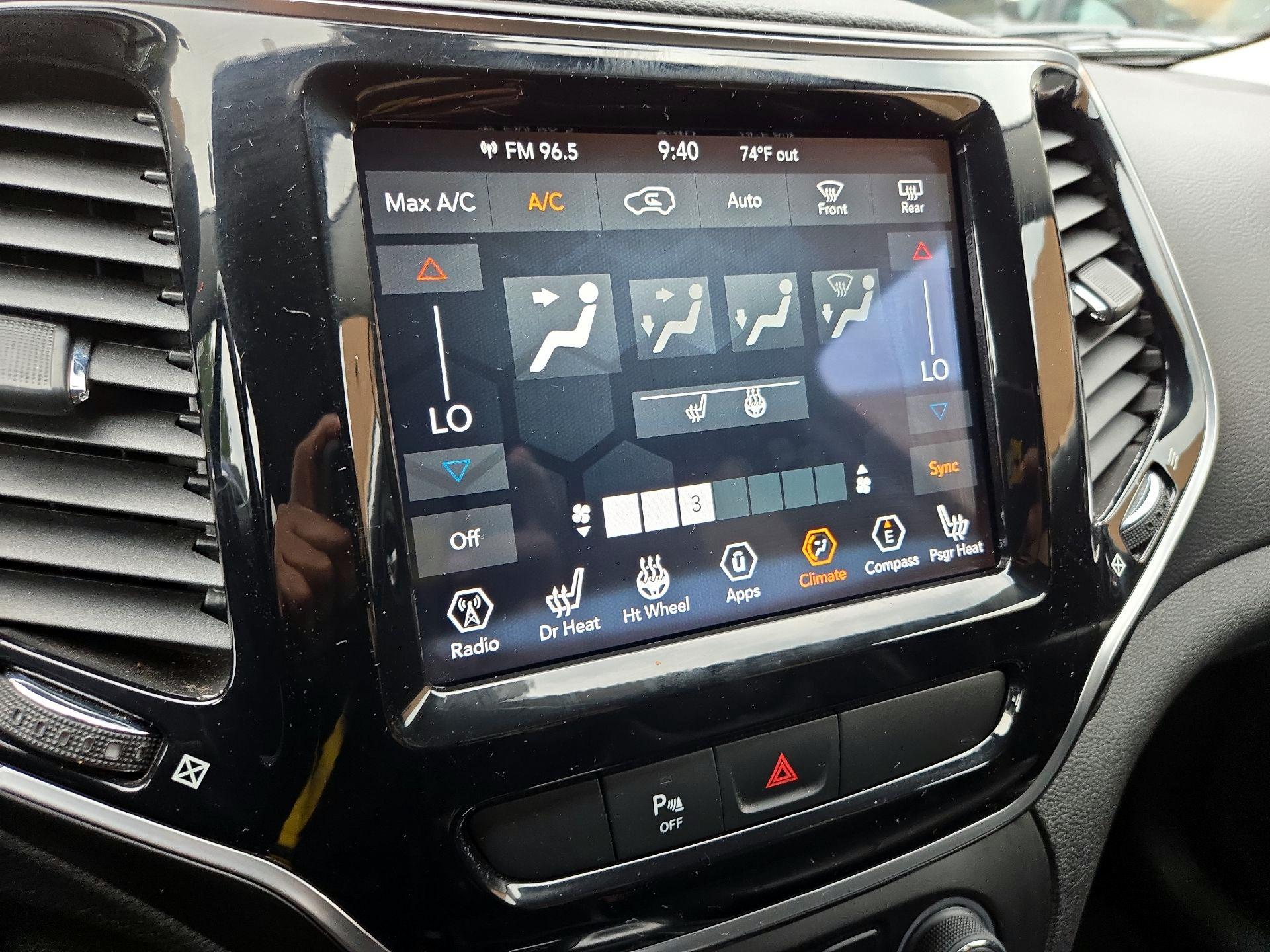 Thumbnail: 2020 Jeep Cherokee - 17