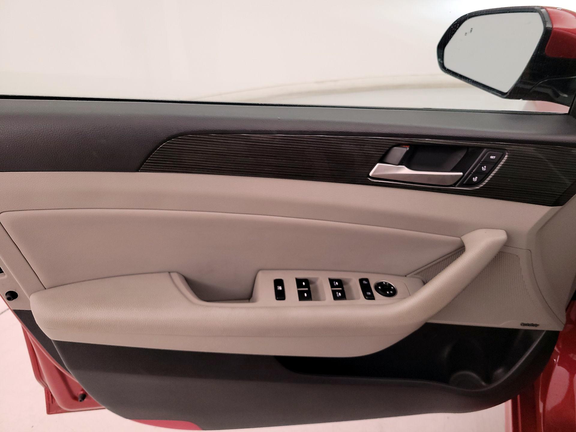 Thumbnail: 2019 Hyundai Sonata - 12
