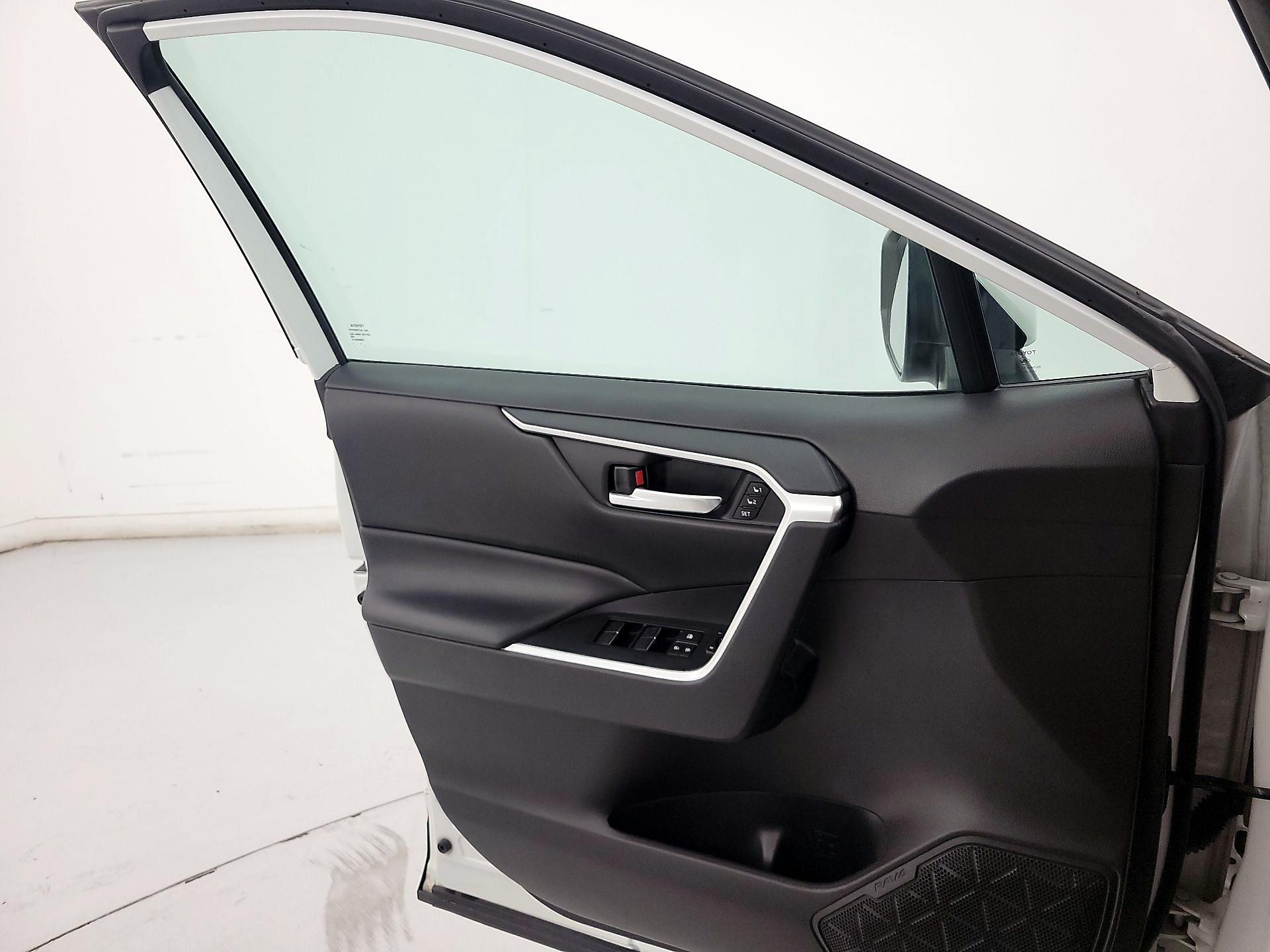 Thumbnail: 2021 Toyota RAV4 - 12