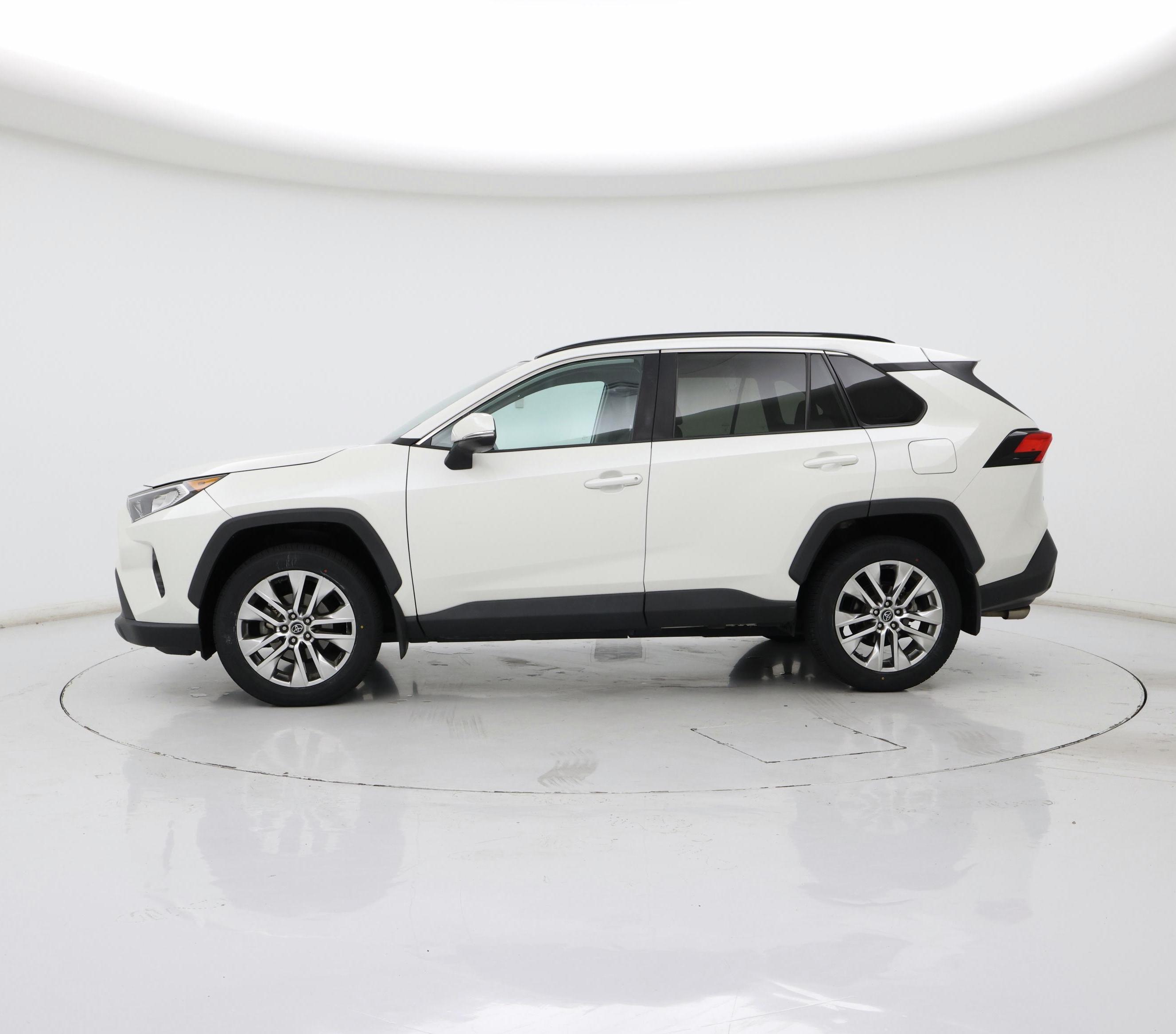 Thumbnail: 2021 Toyota RAV4 - 3