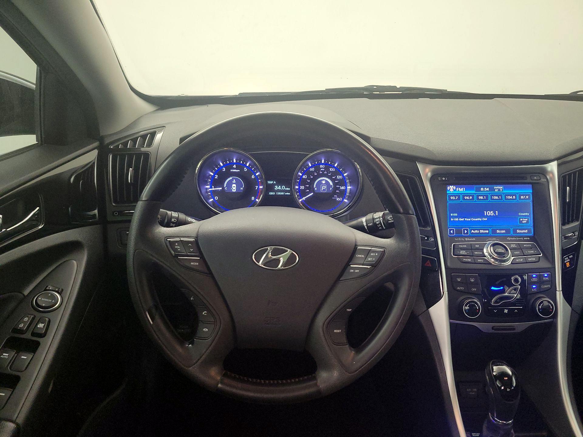 Thumbnail: 2013 Hyundai Sonata - 10
