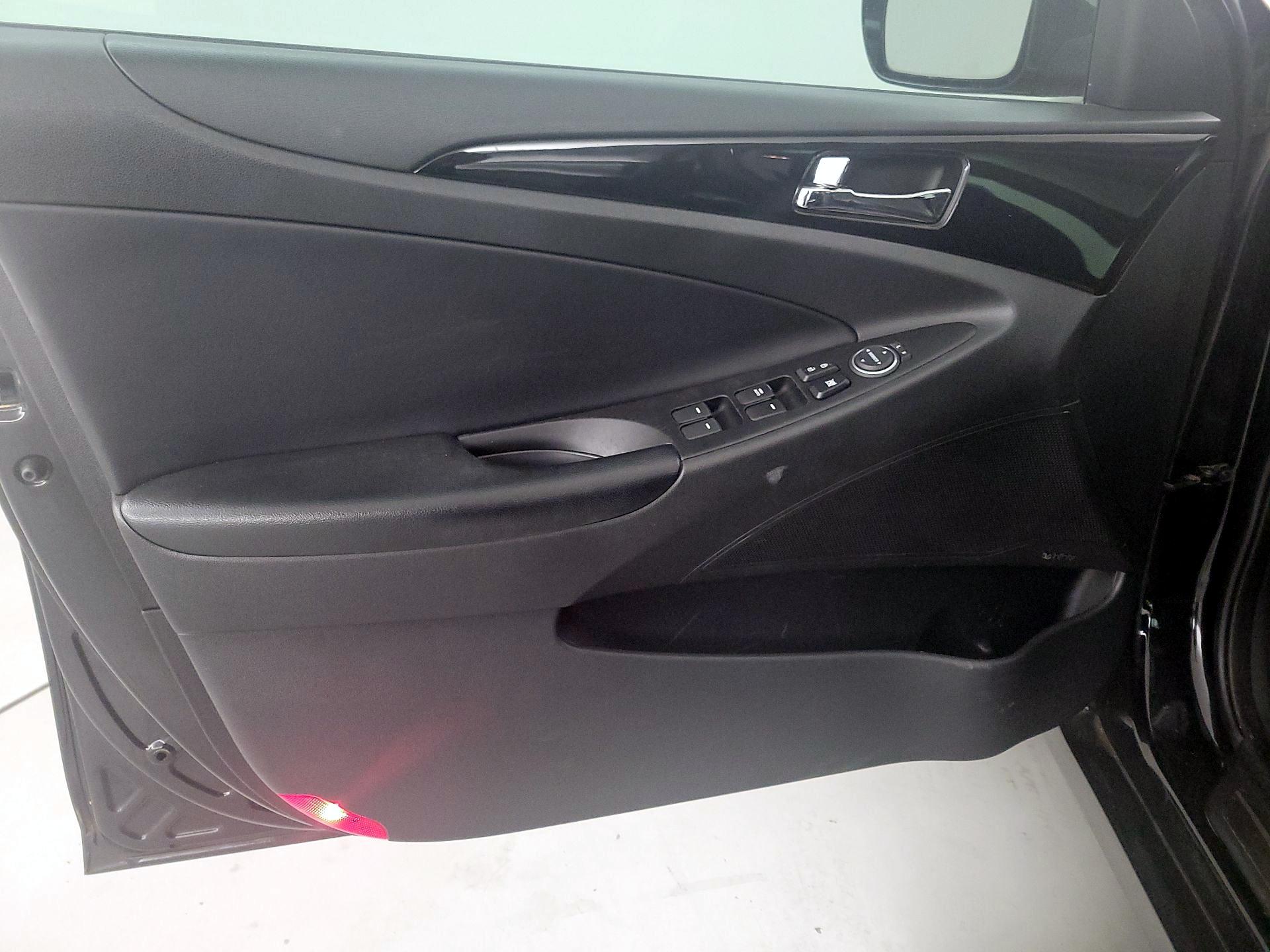 Thumbnail: 2013 Hyundai Sonata - 12