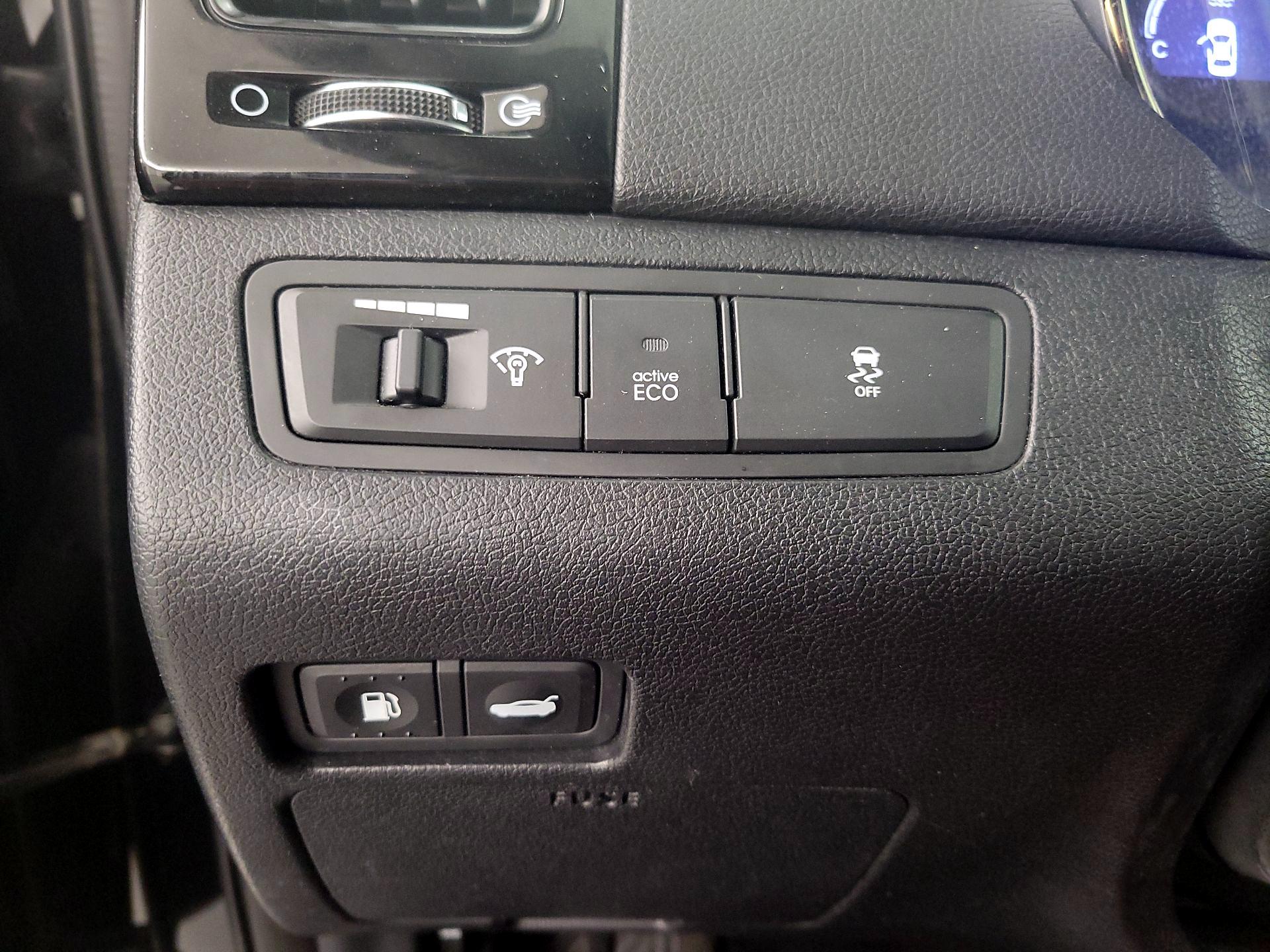 Thumbnail: 2013 Hyundai Sonata - 13