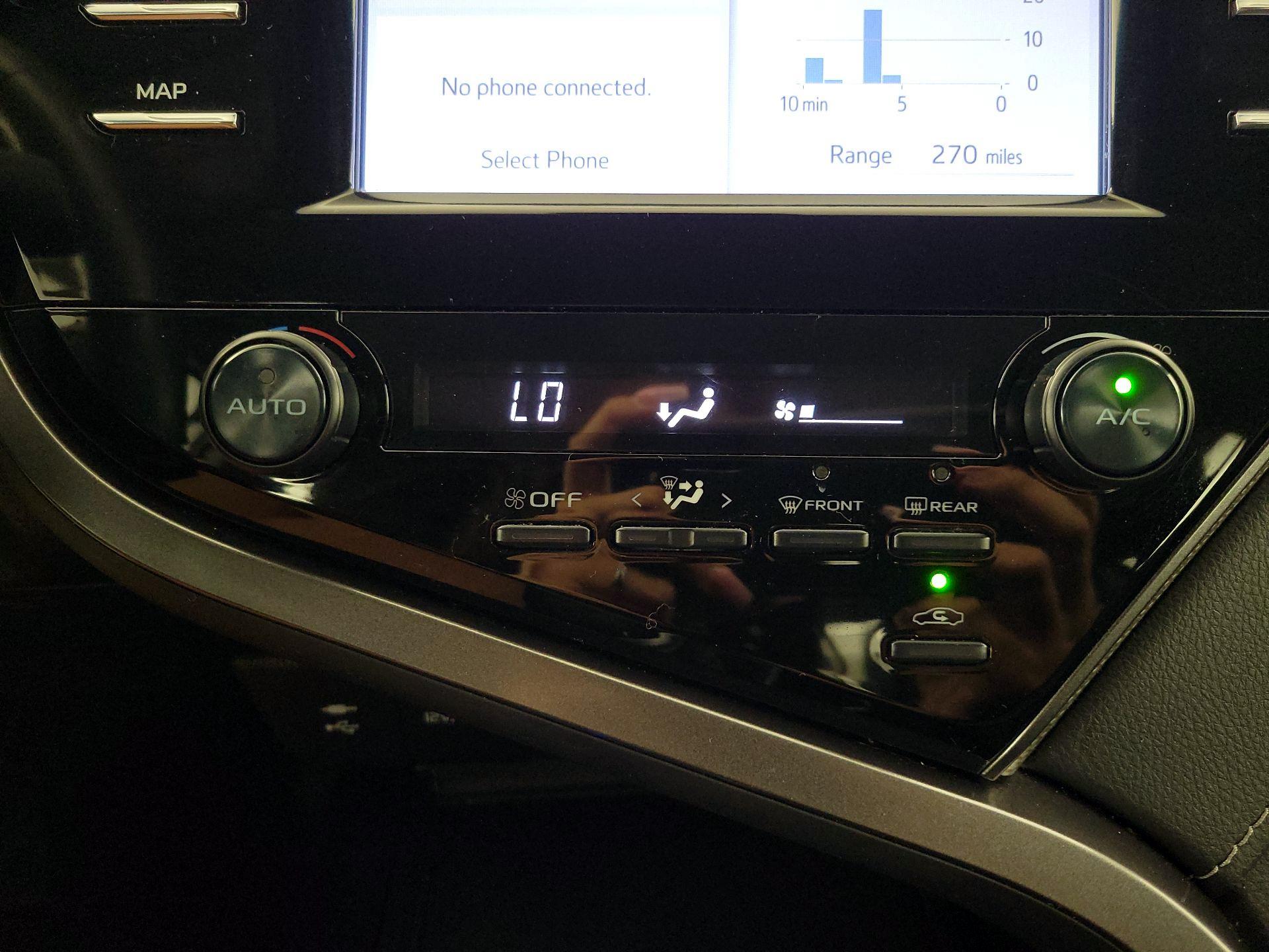 Thumbnail: 2019 Toyota Camry - 16