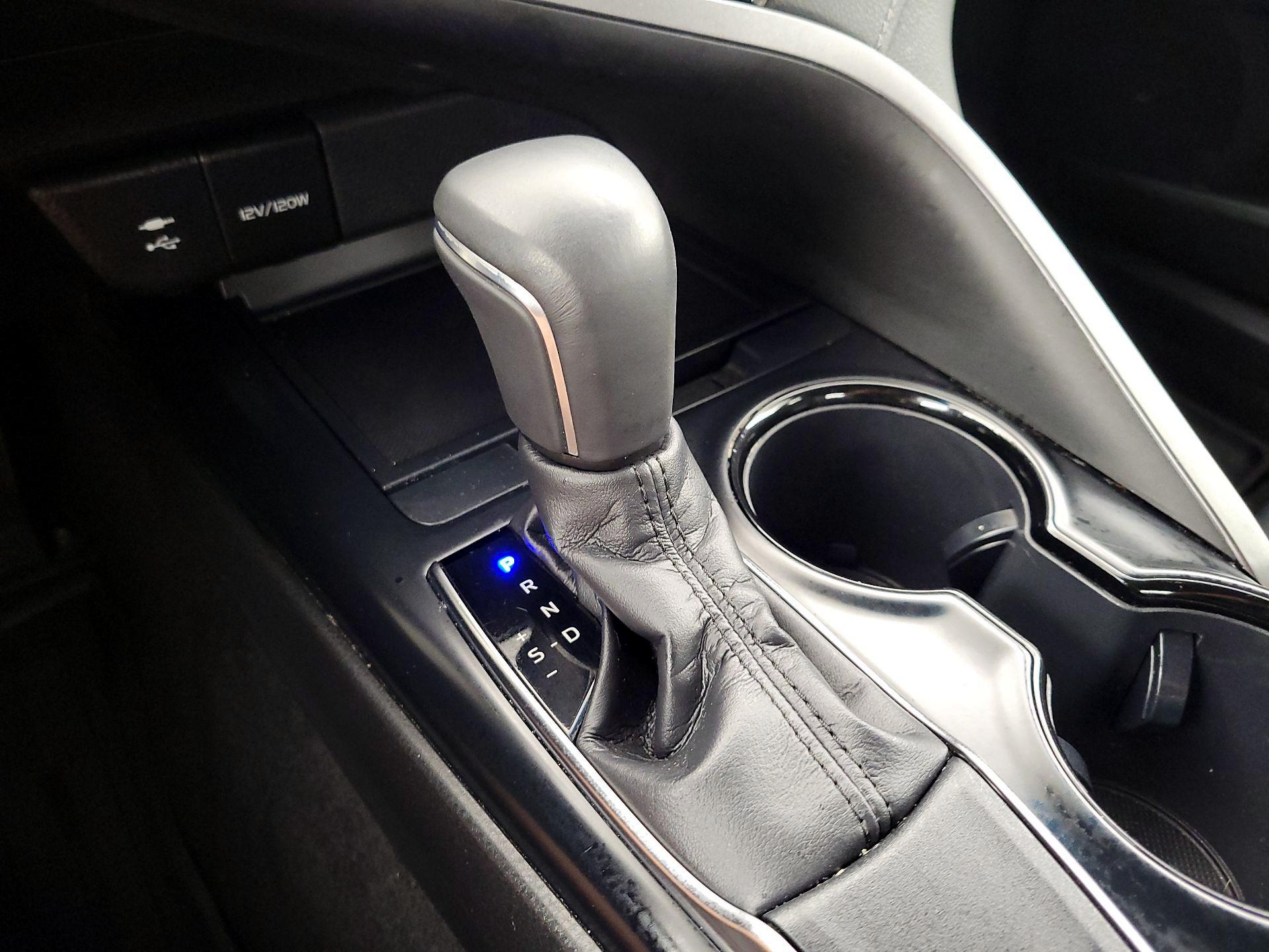Thumbnail: 2019 Toyota Camry - 17