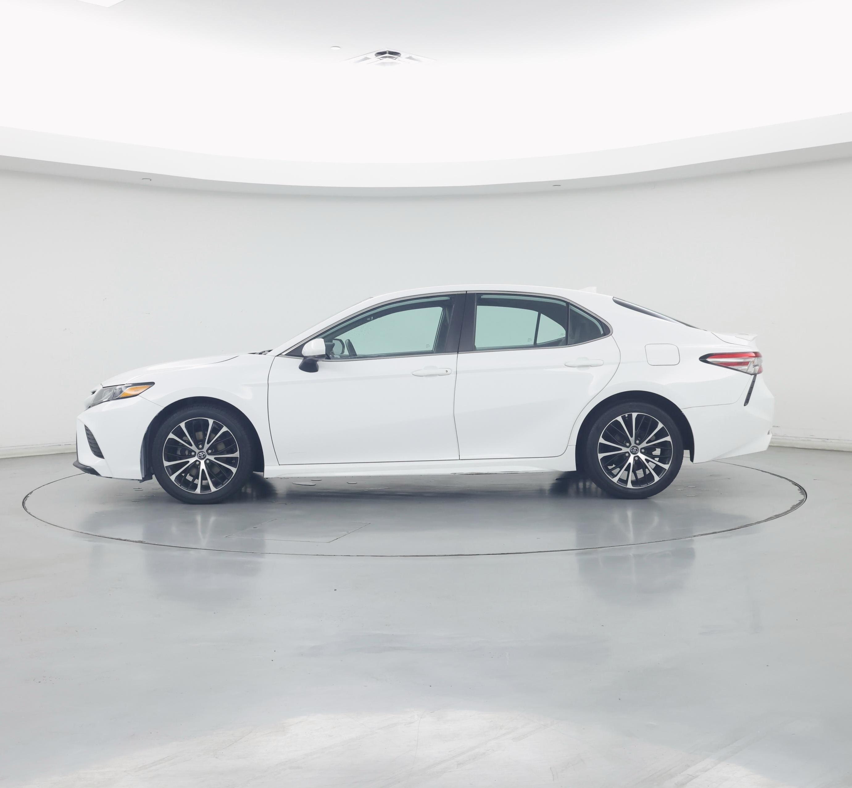 Thumbnail: 2019 Toyota Camry - 3