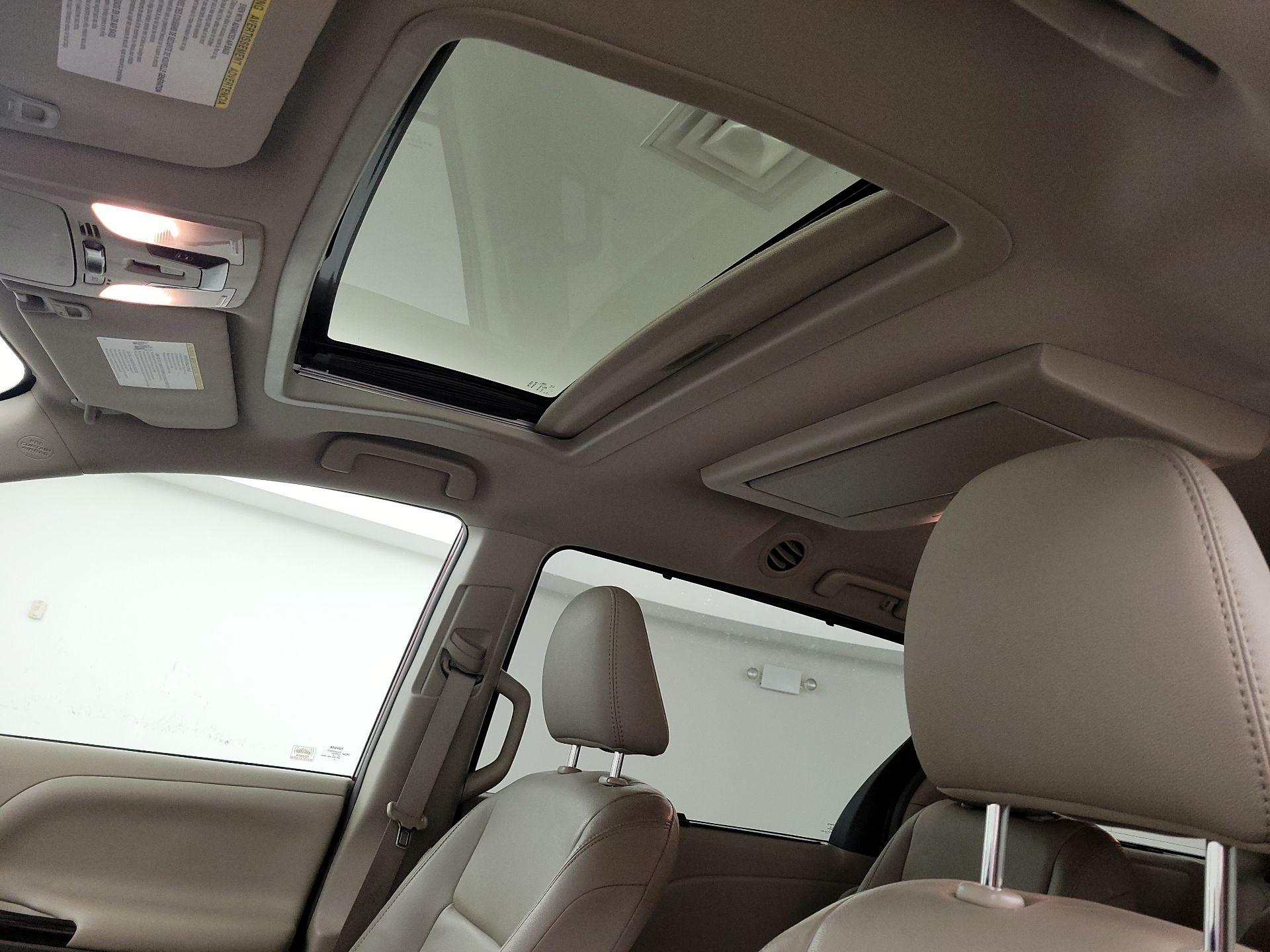 Thumbnail: 2018 Toyota Sienna - 20