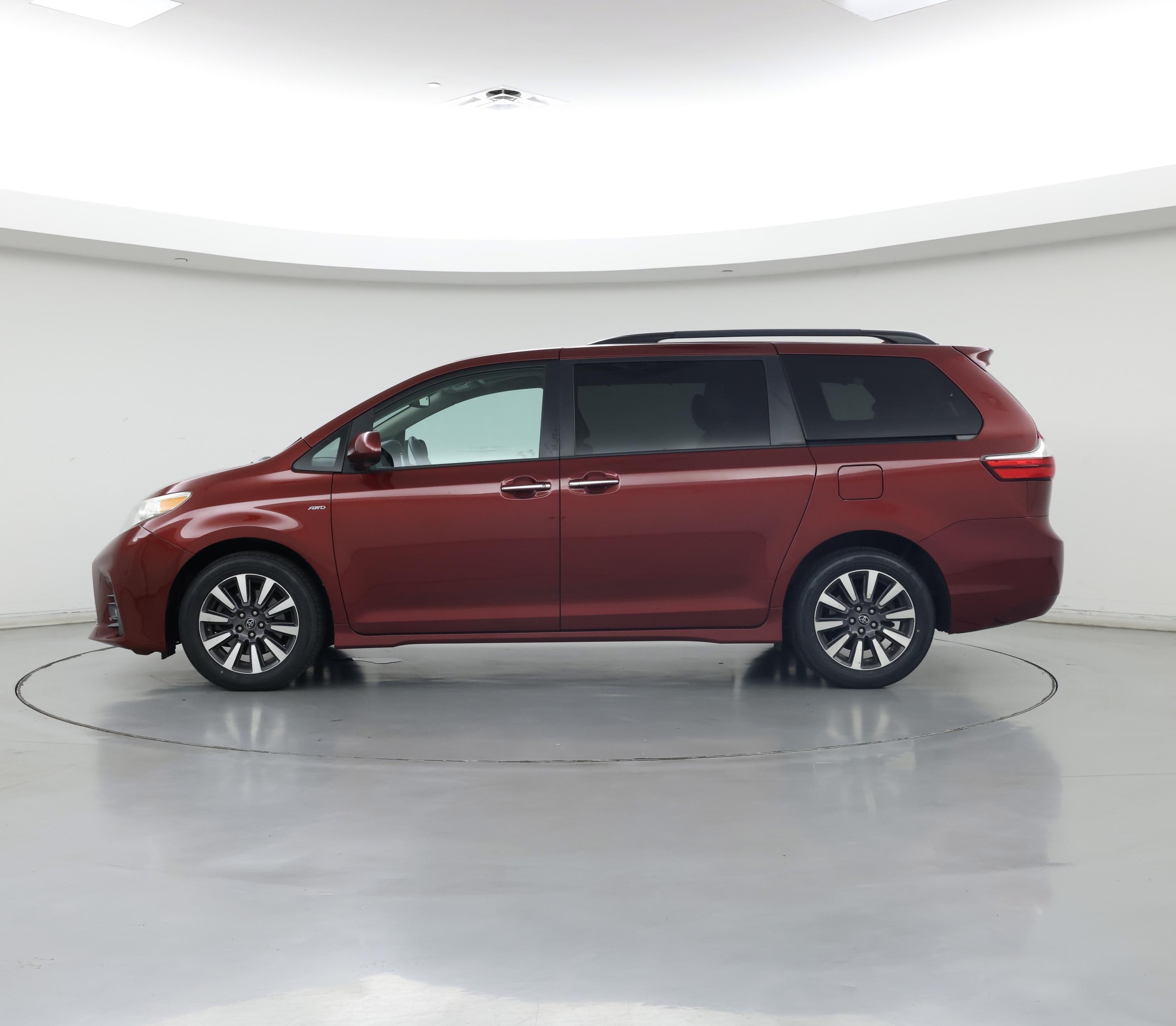 Thumbnail: 2018 Toyota Sienna - 3