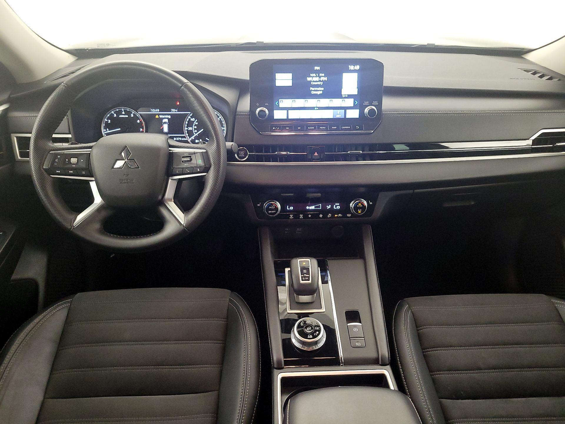 Thumbnail: 2023 Mitsubishi Outlander - 9