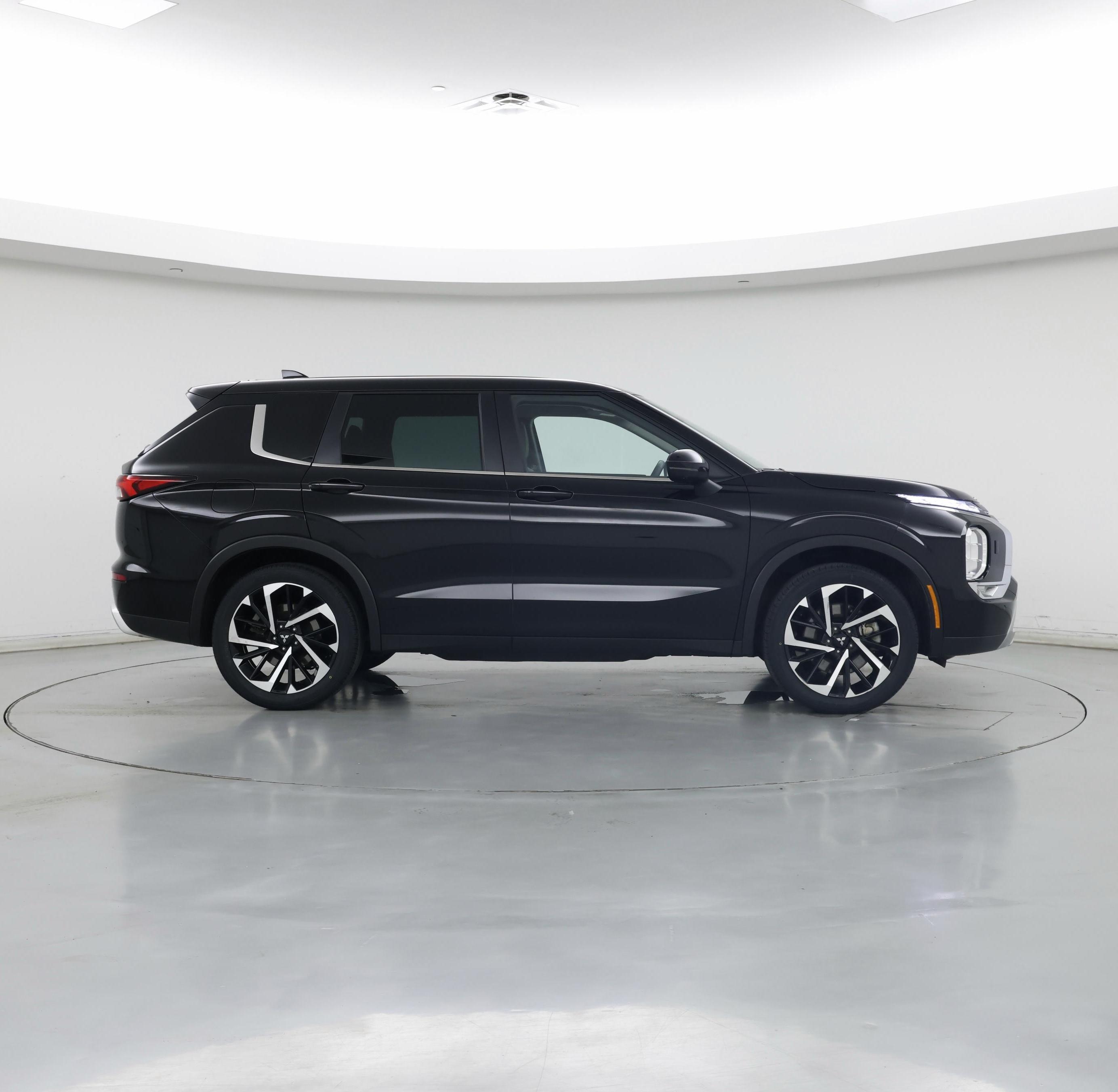 Thumbnail: 2023 Mitsubishi Outlander - 7
