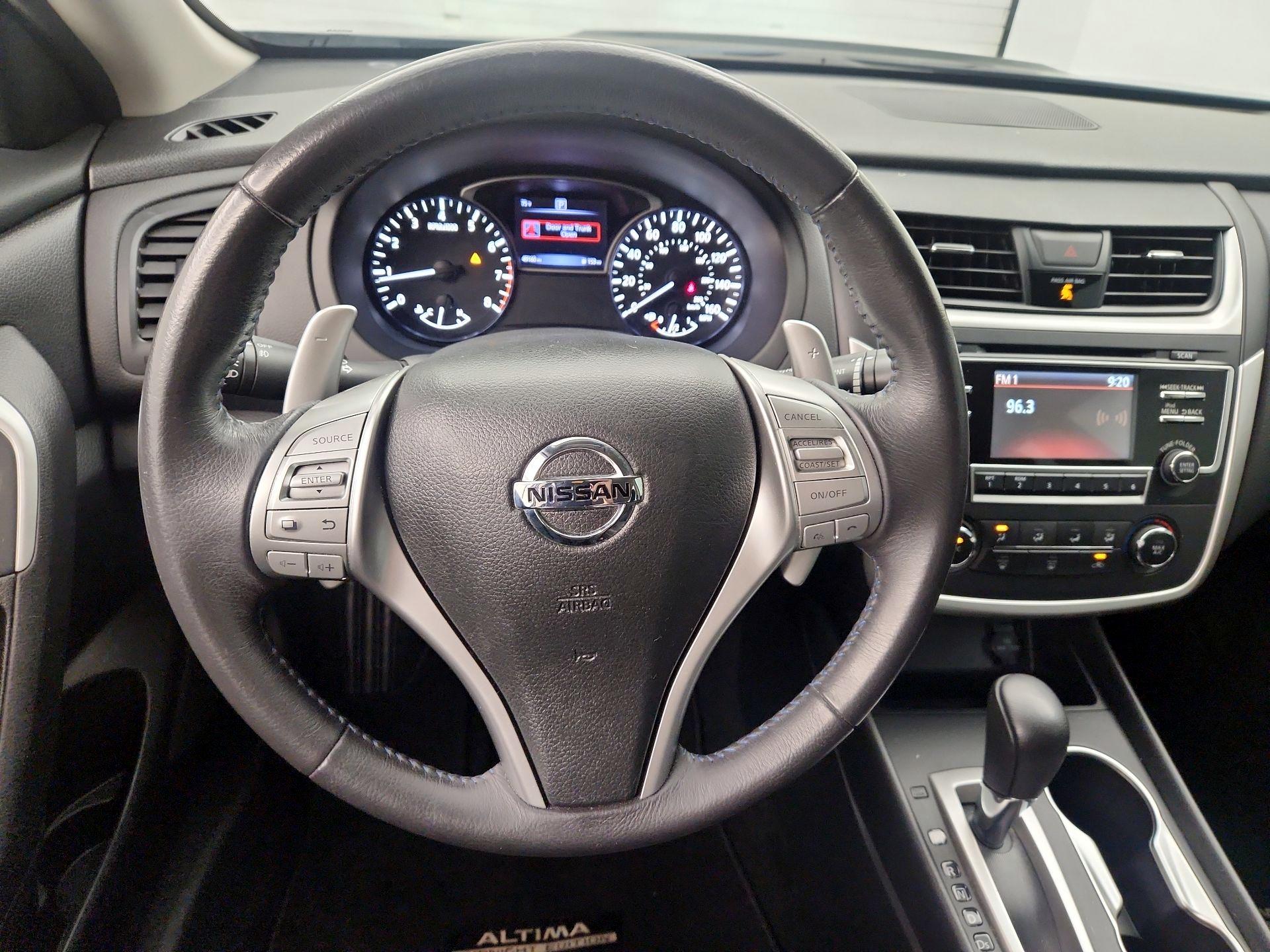Thumbnail: 2017 Nissan Altima - 10