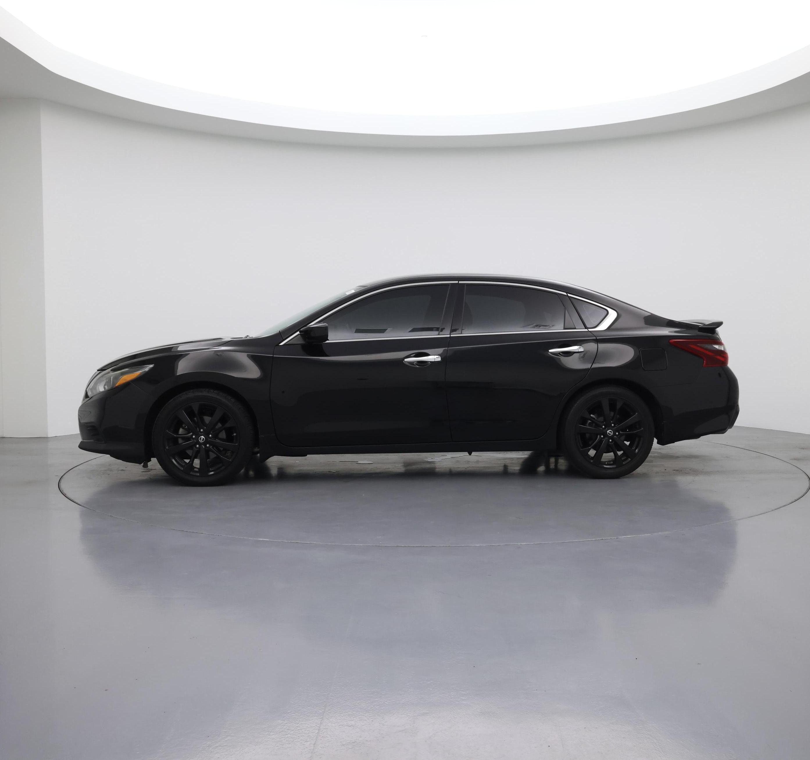 Thumbnail: 2017 Nissan Altima - 3