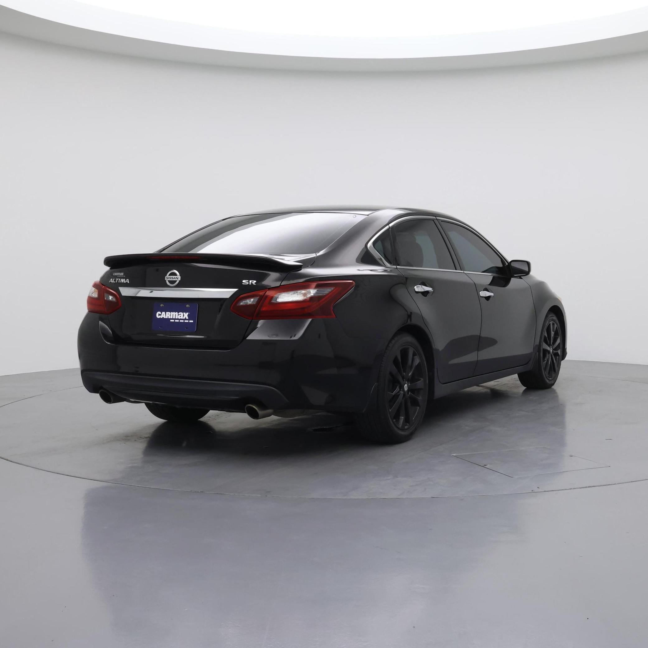Thumbnail: 2017 Nissan Altima - 8