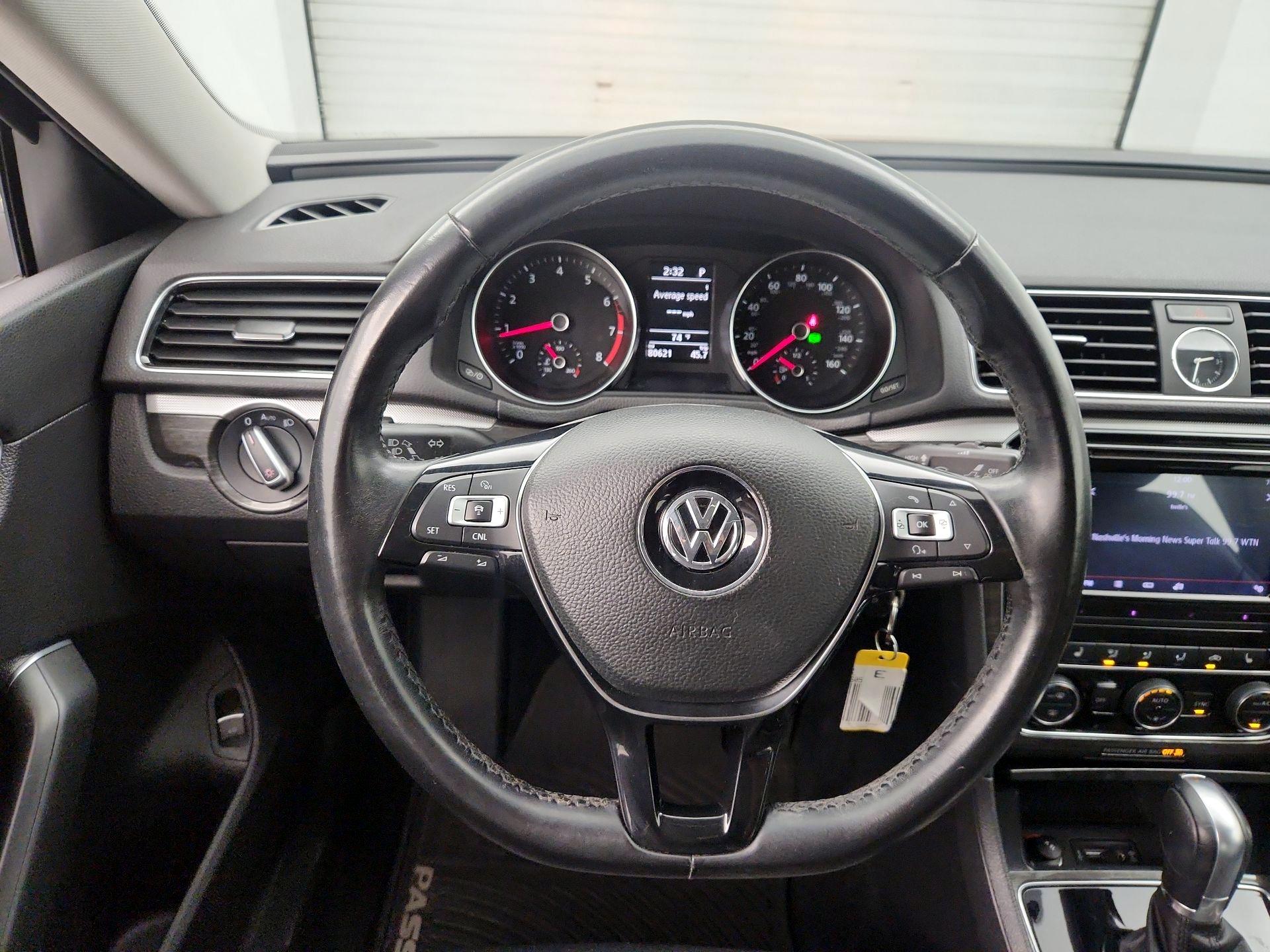 Thumbnail: 2016 Volkswagen Passat - 10