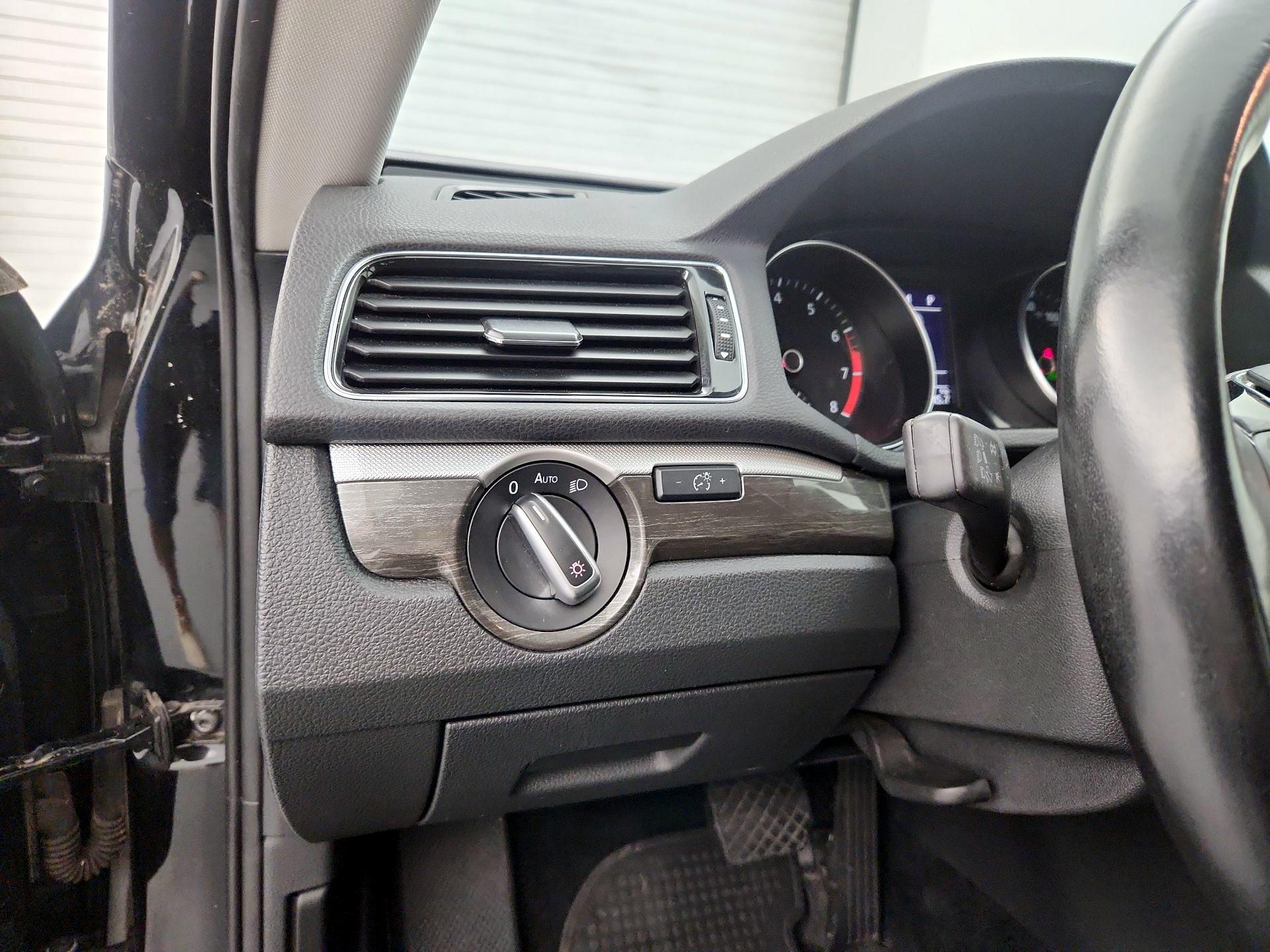 Thumbnail: 2016 Volkswagen Passat - 13