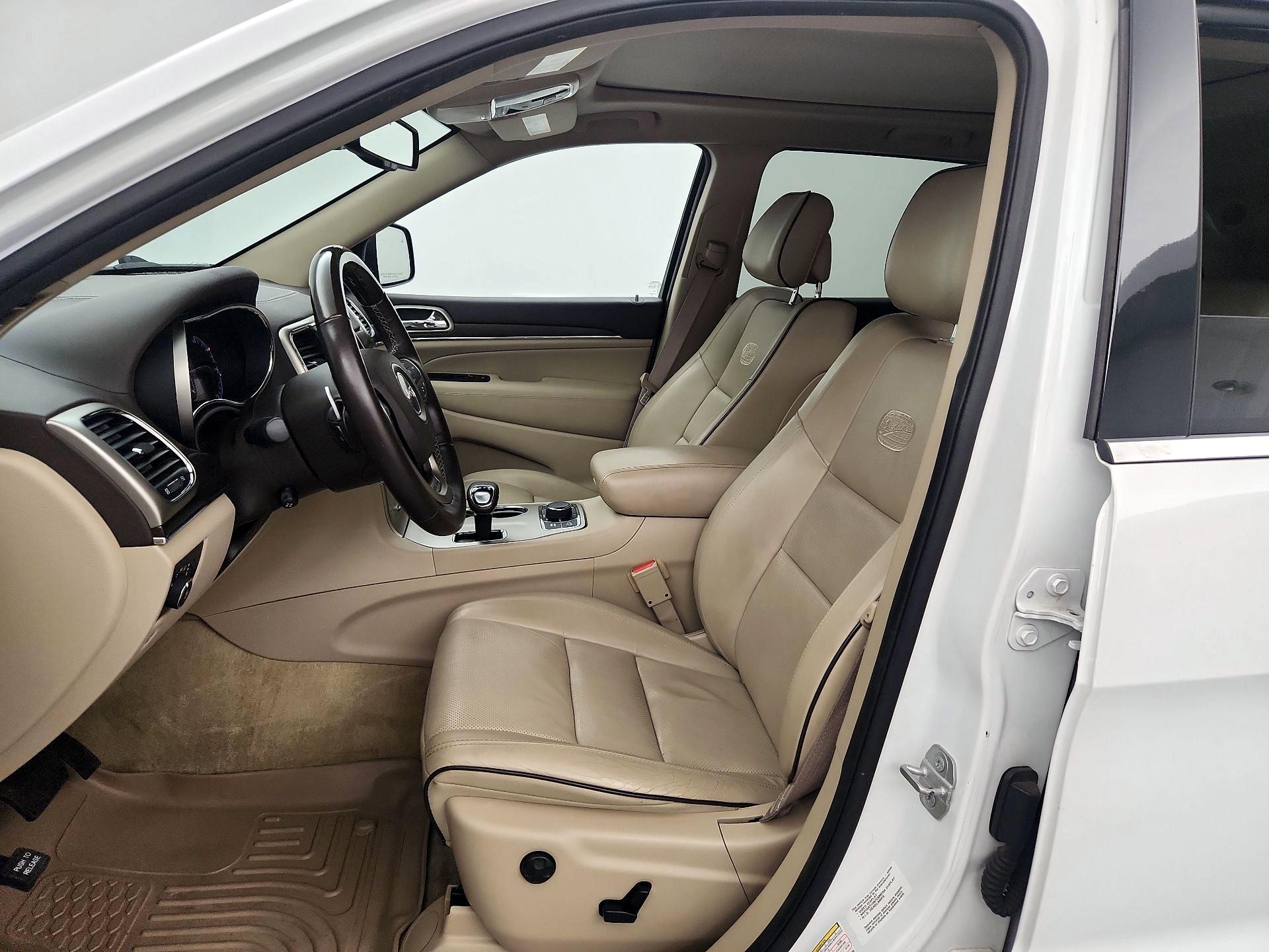 Thumbnail: 2015 Jeep Grand Cherokee - 11