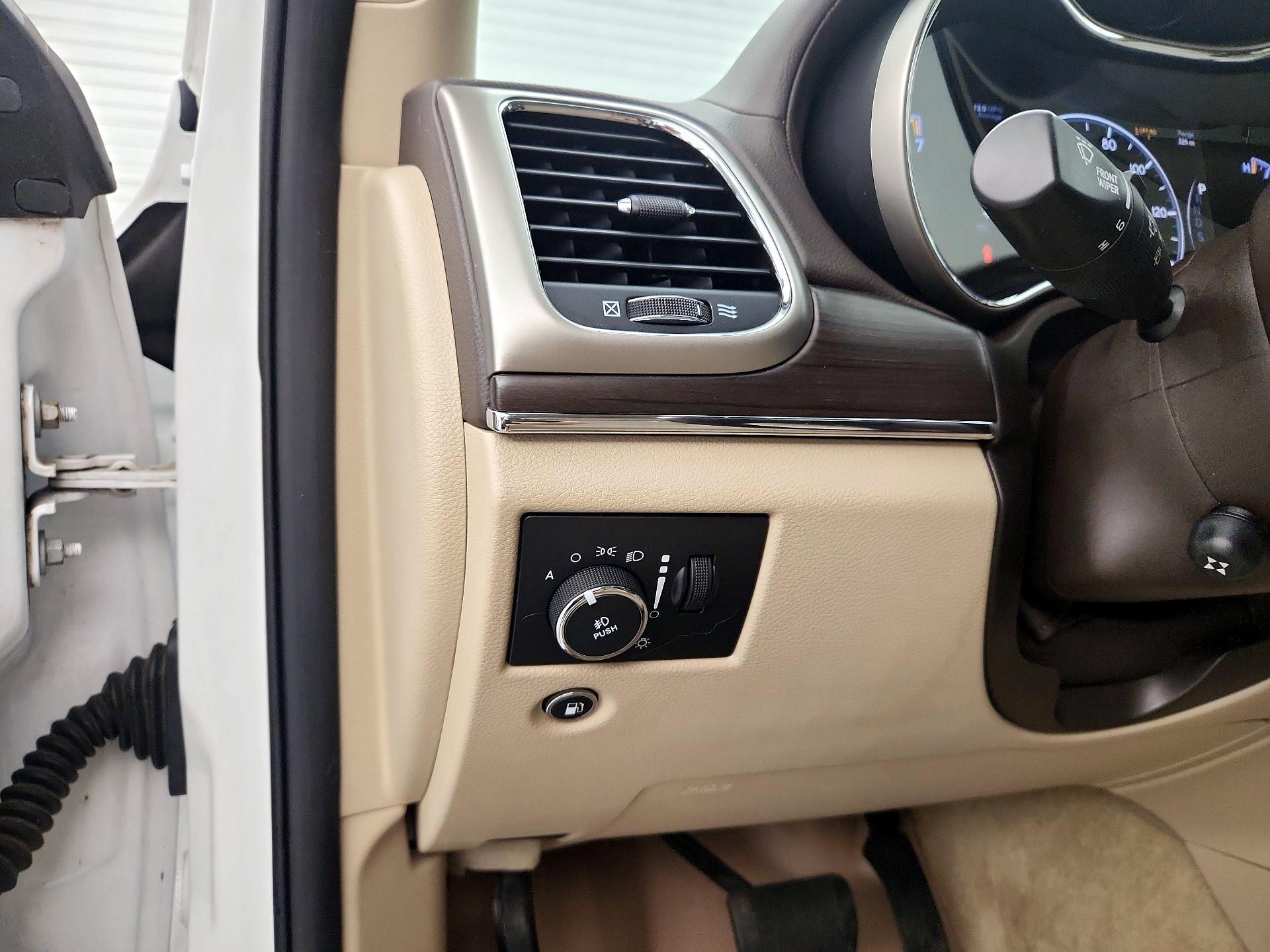 Thumbnail: 2015 Jeep Grand Cherokee - 13