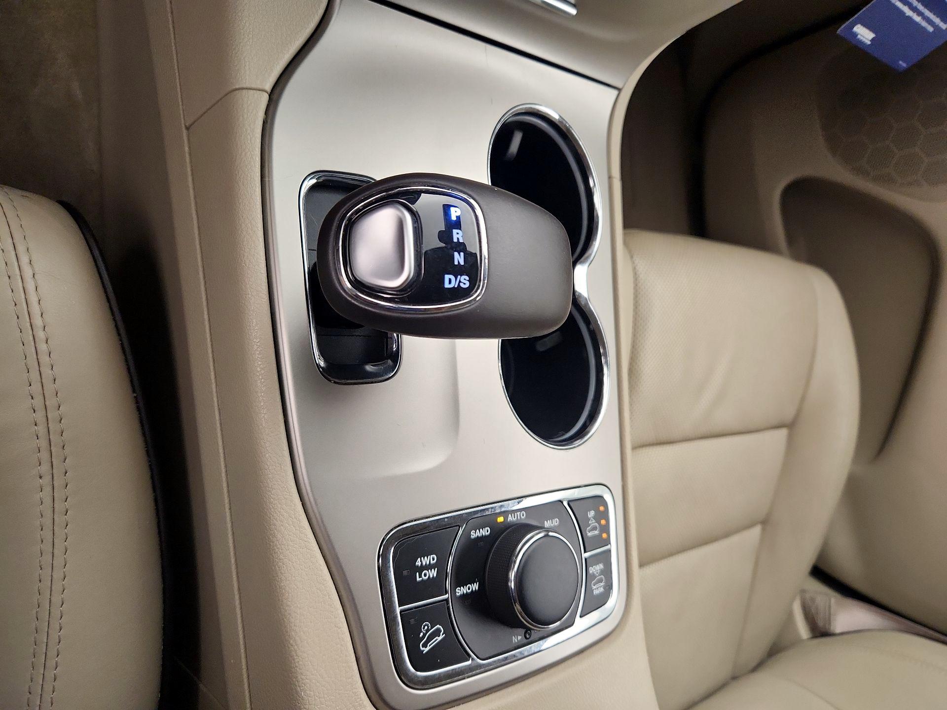 Thumbnail: 2015 Jeep Grand Cherokee - 18