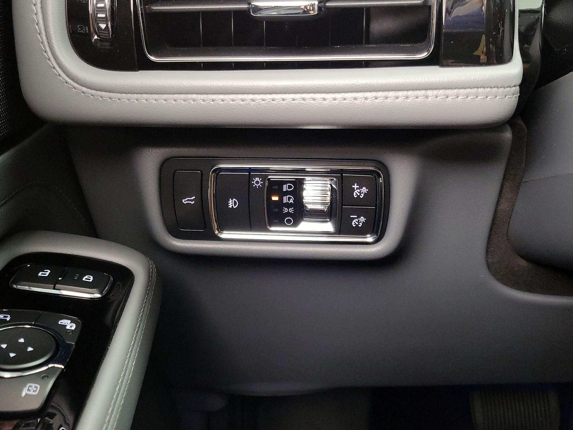 Thumbnail: 2020 Lincoln Aviator - 13