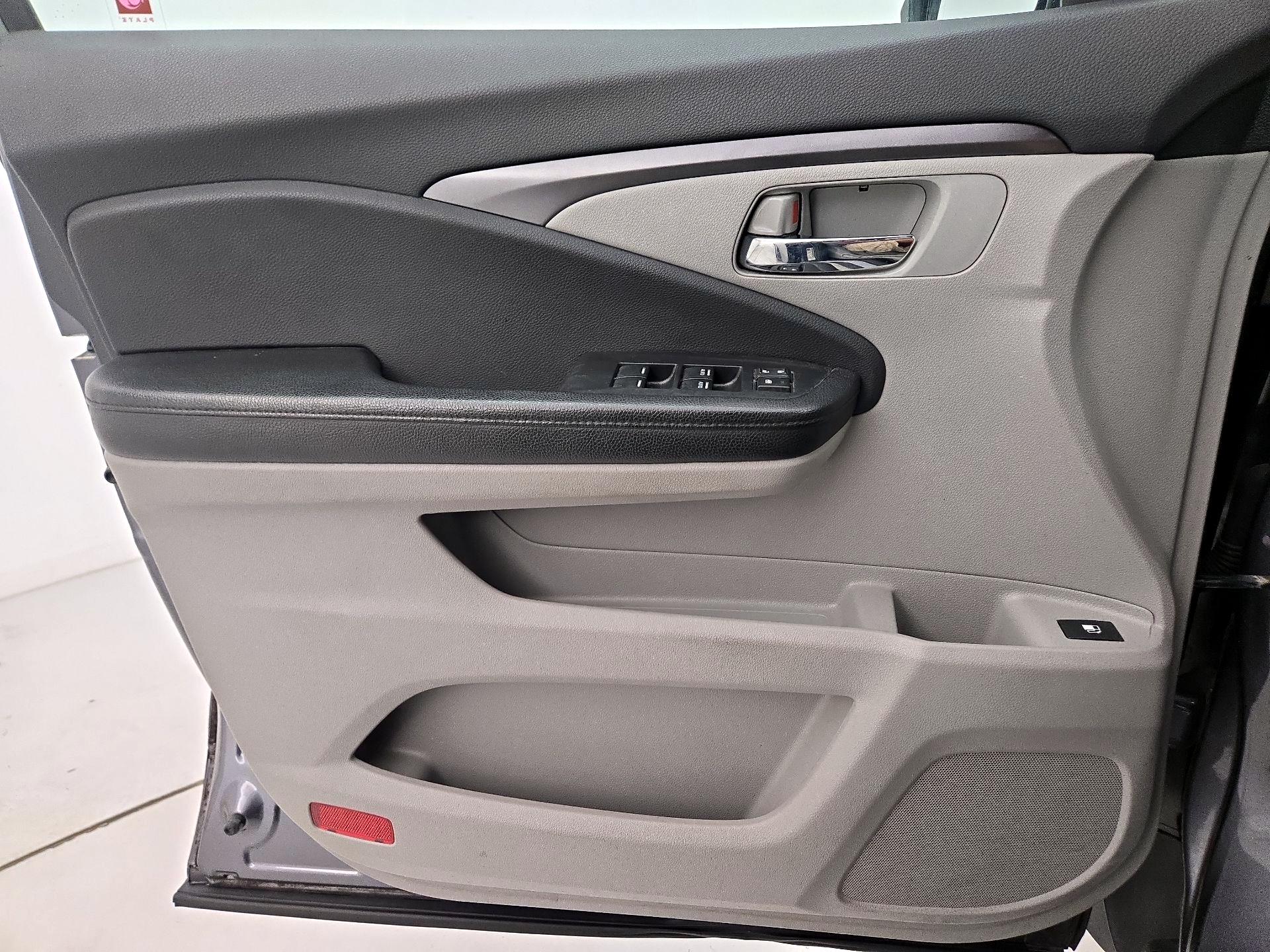 Thumbnail: 2016 Honda Pilot - 12