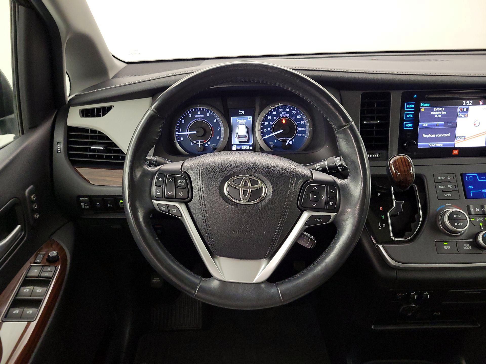 Thumbnail: 2015 Toyota Sienna - 10