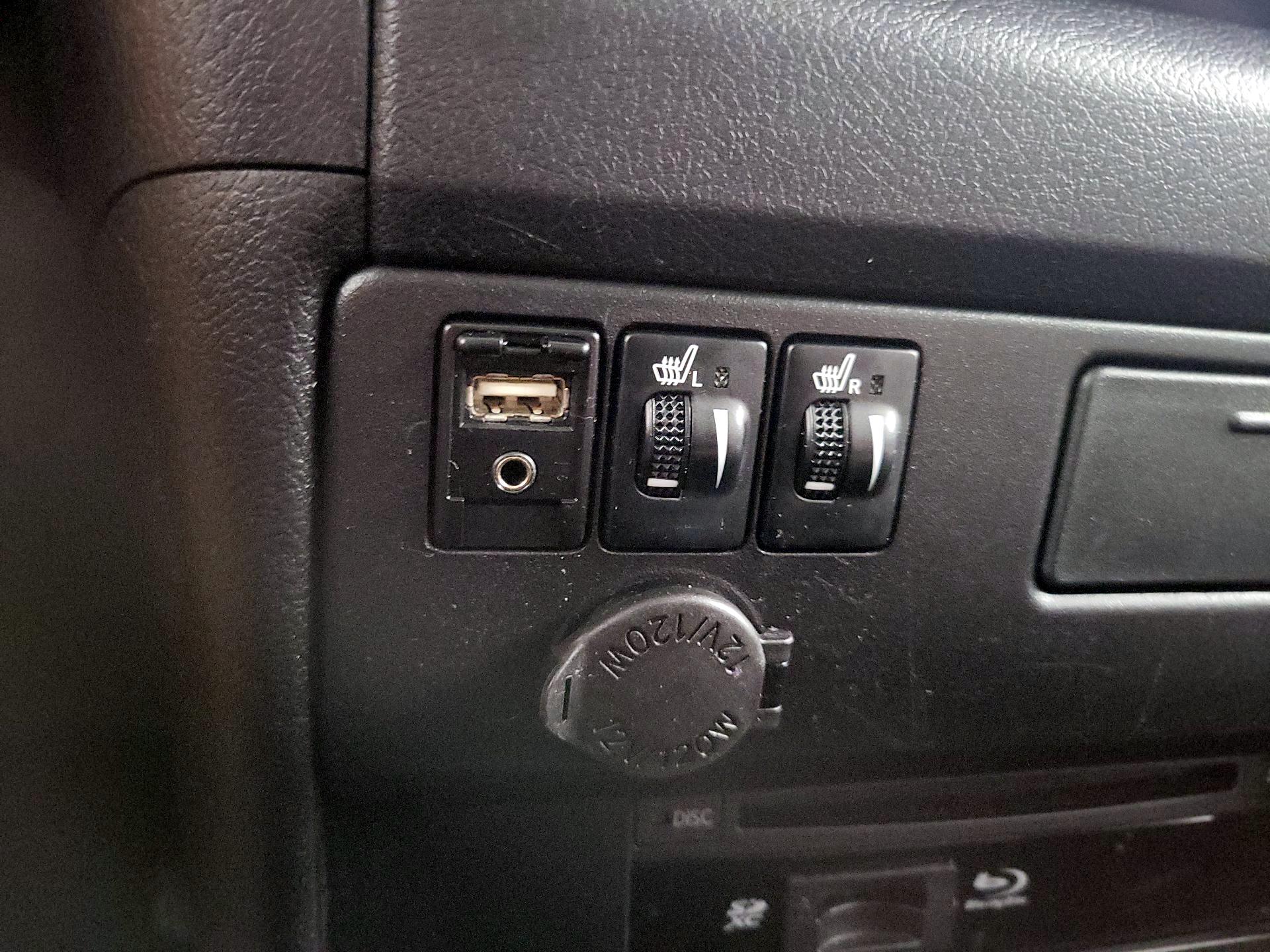 Thumbnail: 2015 Toyota Sienna - 19