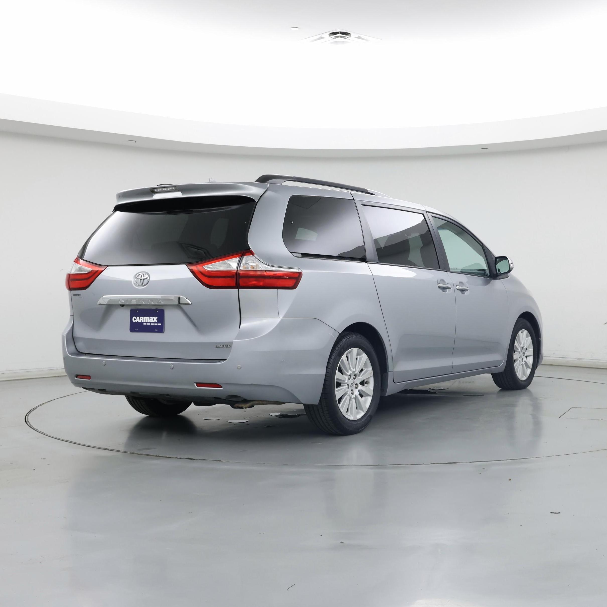 Thumbnail: 2015 Toyota Sienna - 8