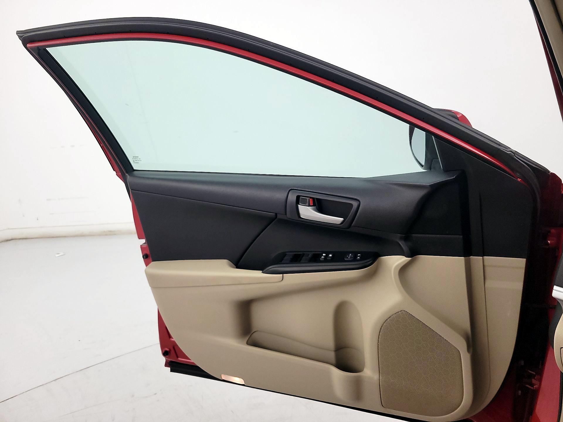 Thumbnail: 2014 Toyota Camry - 12