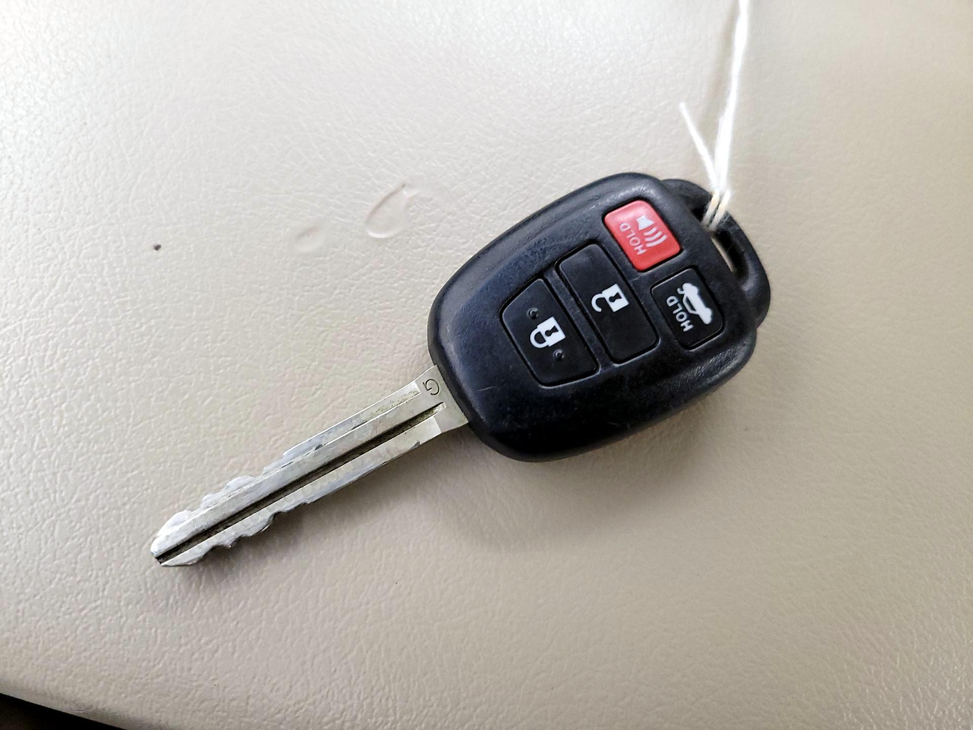 Thumbnail: 2014 Toyota Camry - 18