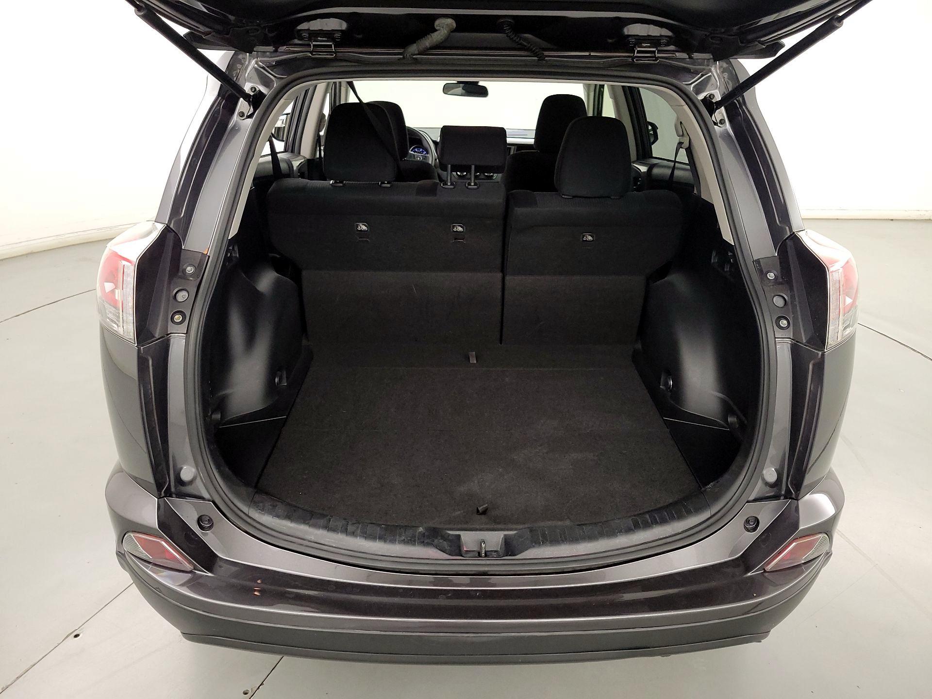 Thumbnail: 2017 Toyota RAV4 - 20